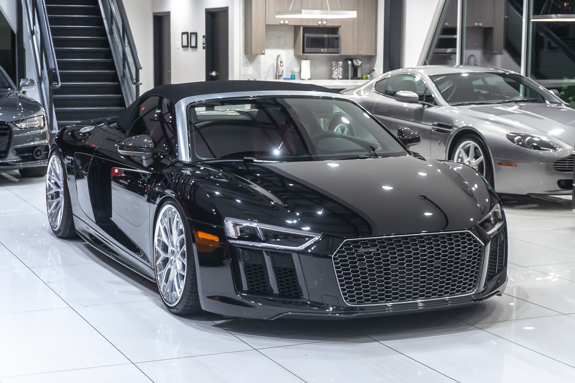 Used 2018 Audi R8 Spyder V10 plus Convertible MSRP 220,390+25k in