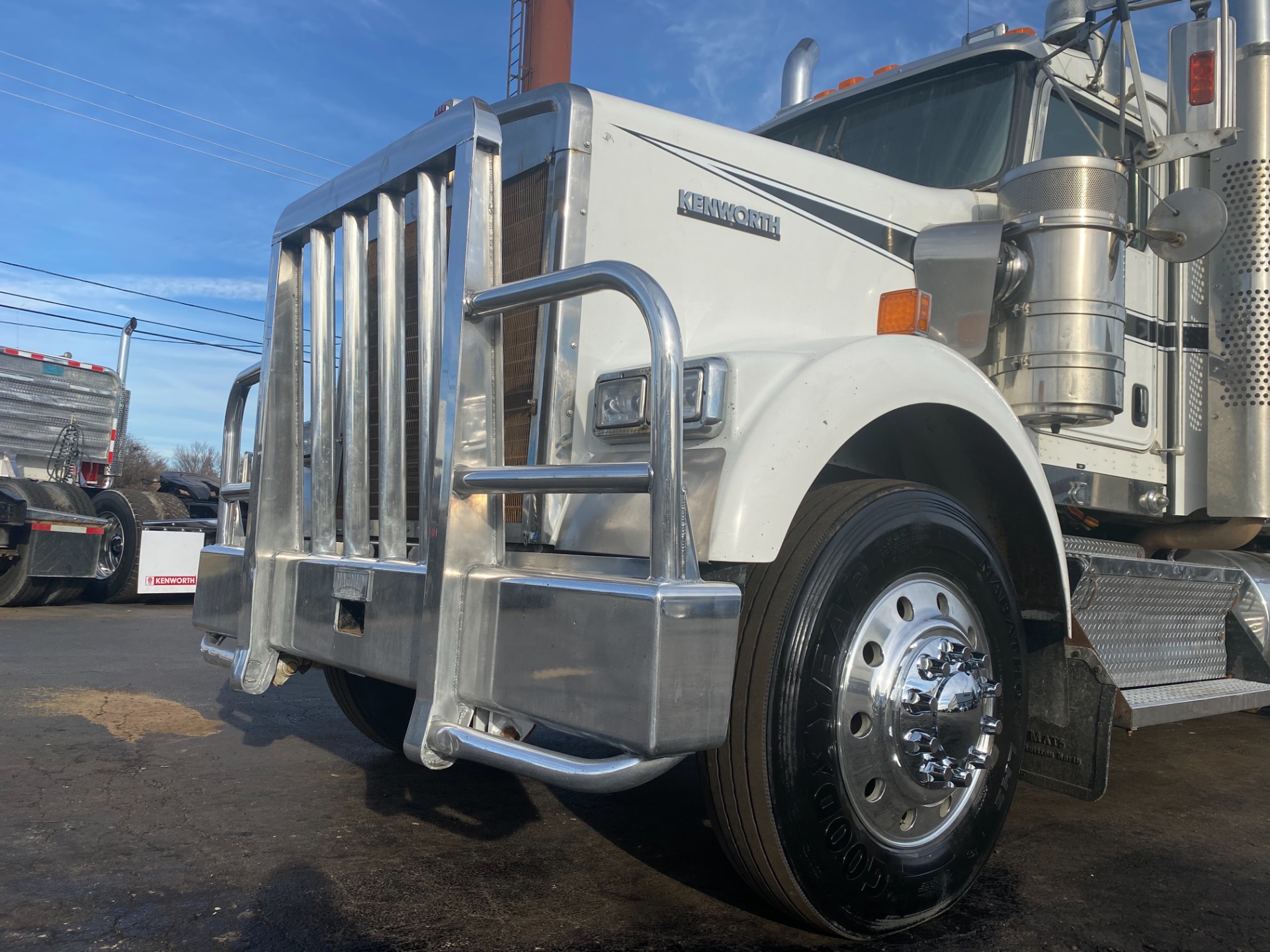 Used 2012 Kenworth W900 Sleeper Winch Tractor For Sale