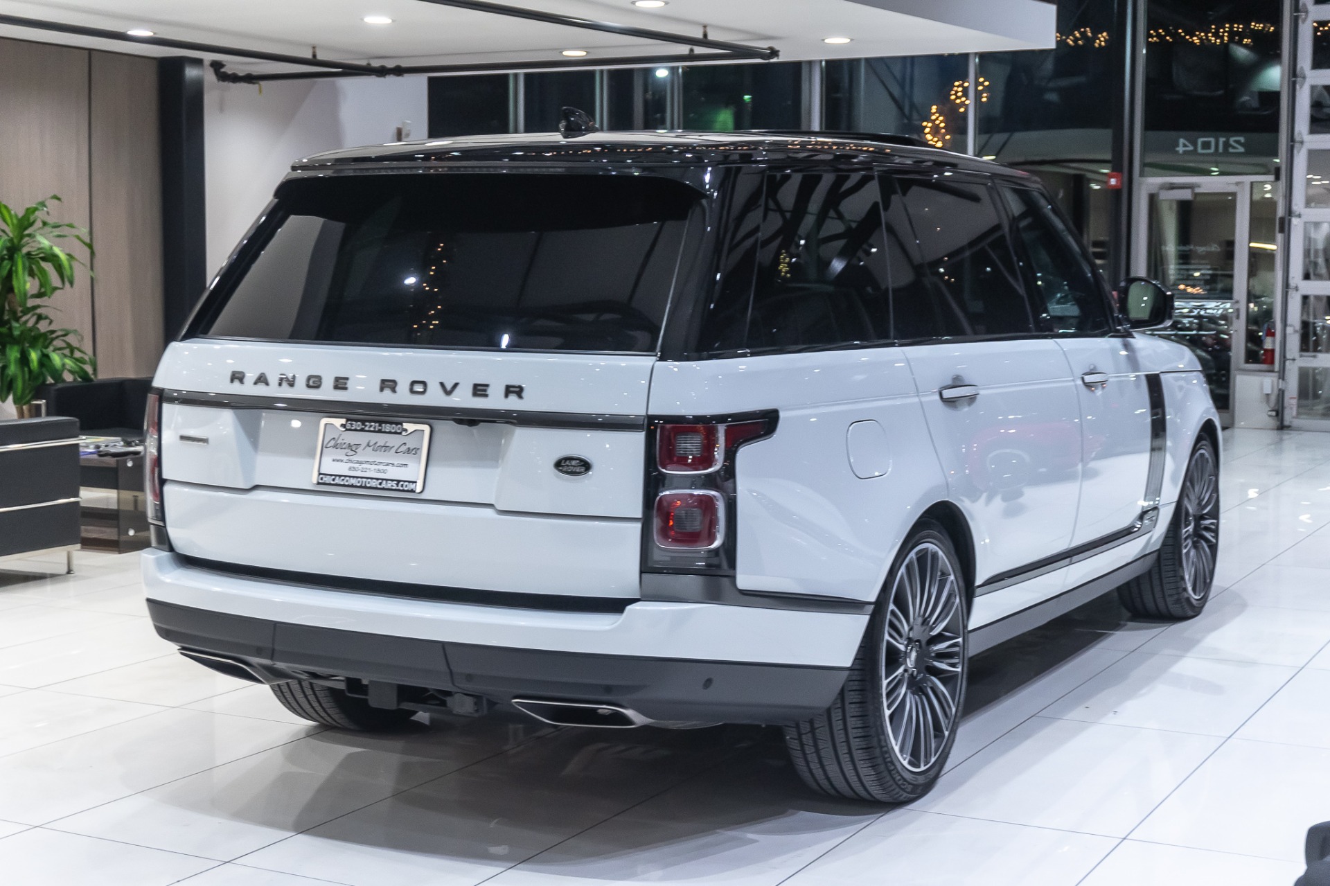 Range Rover Autobiography White  . Discover The Range Rover Autobiography, Designed And Crafted To Perfection To Combine Capability And Style.