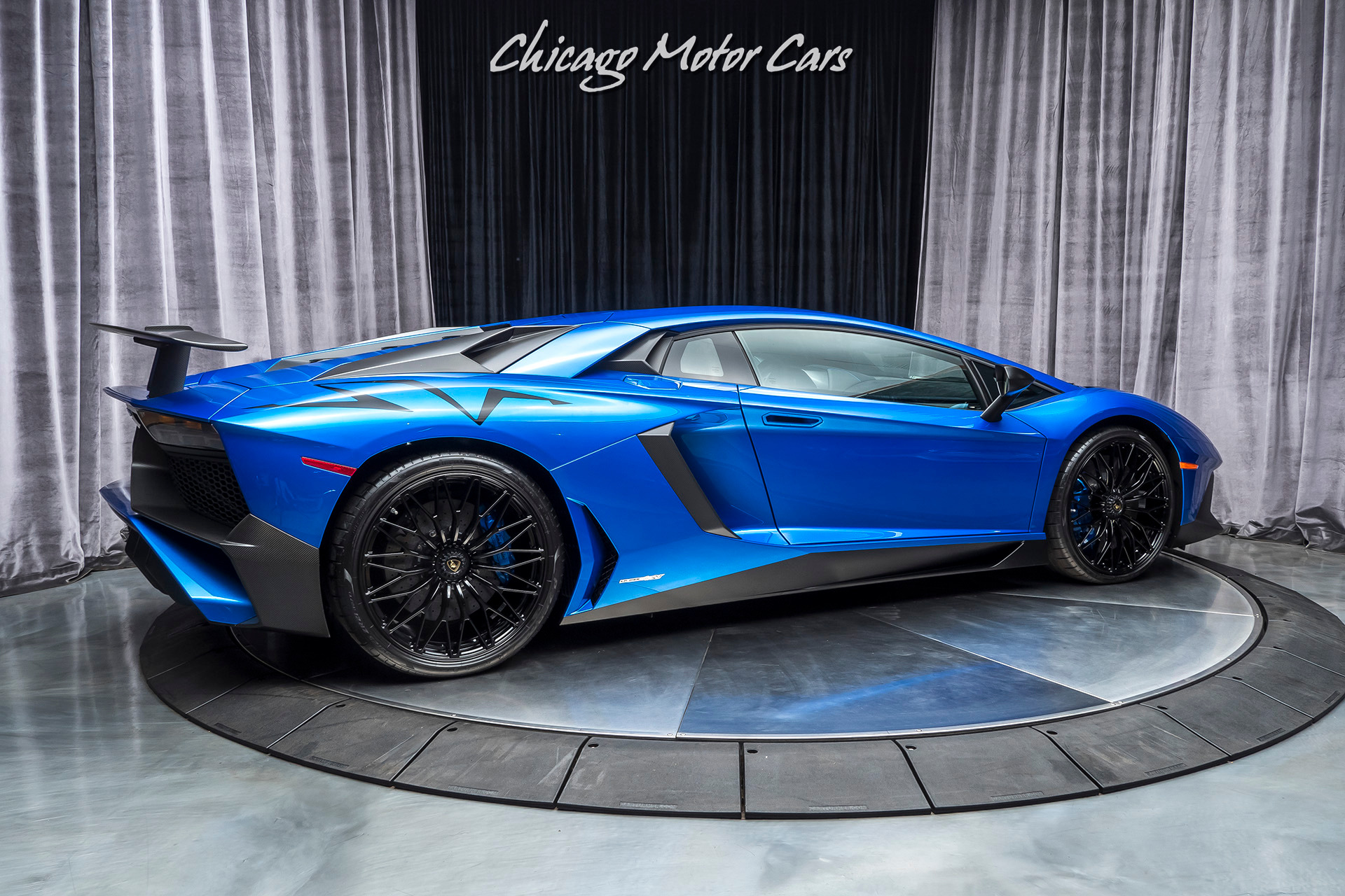 Pow Pow !, Lamborghini Aventador , Avenue George V Louis V…