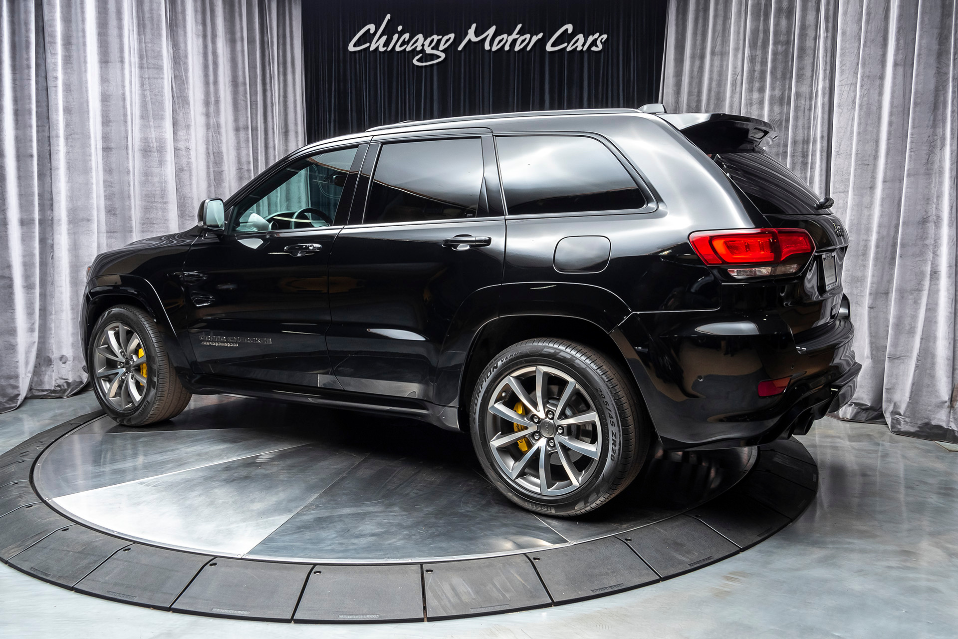 Used-2018-Jeep-Grand-Cherokee-Trackhawk-SUV-707-HP-HARMAN-KARDON-AUDIO-DUAL-PANE-SUNROOF