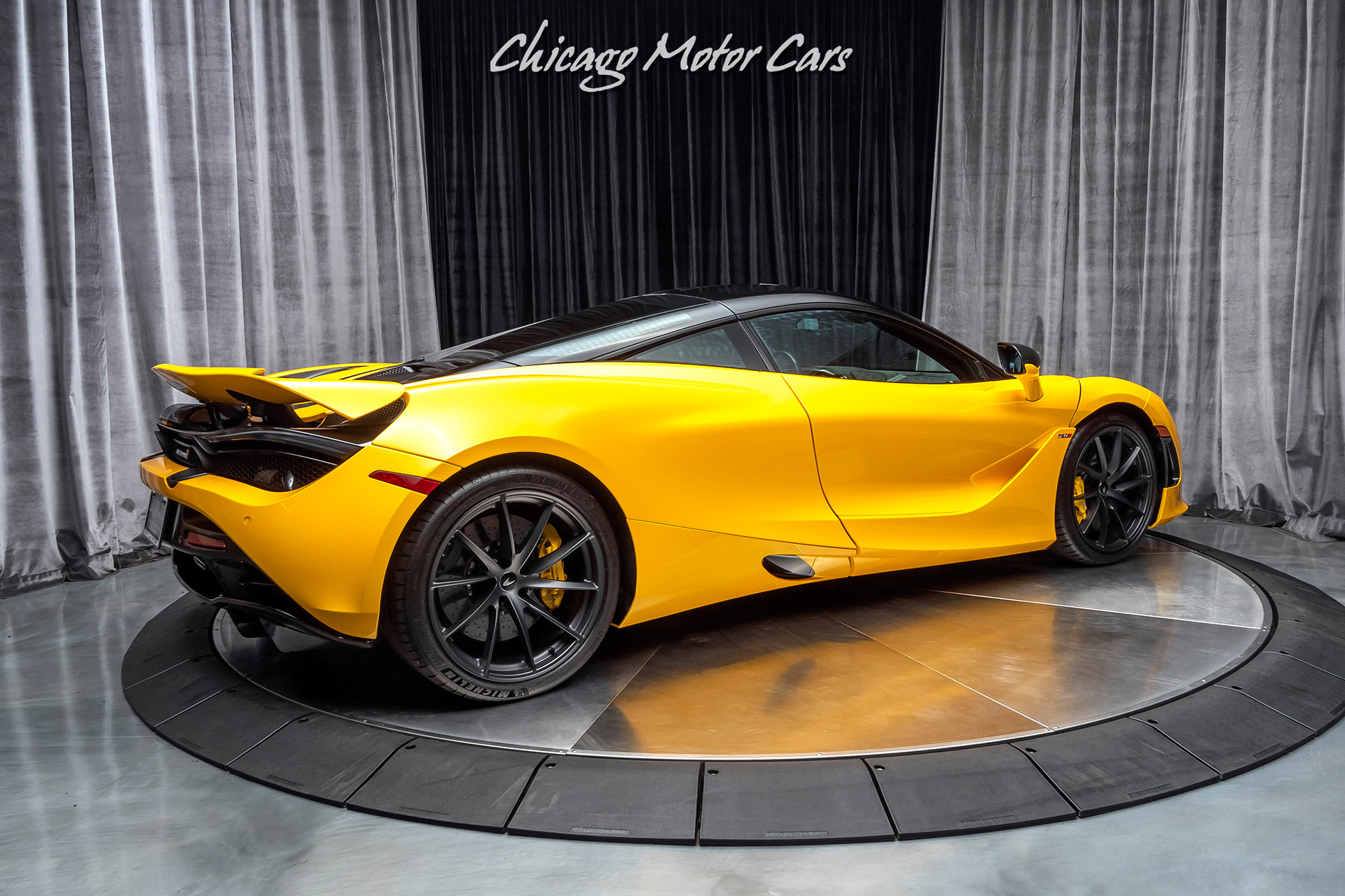 Used-2019-McLaren-720S-Performance-Coupe-MSRP-369K-LOADED-with-OPTIONS-Carbon-Fiber