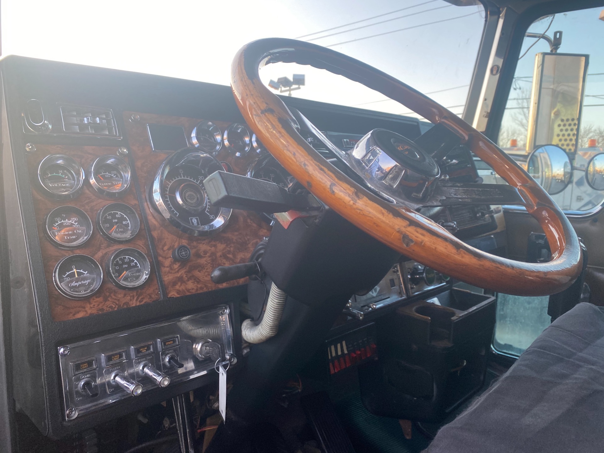 w900 interior lights