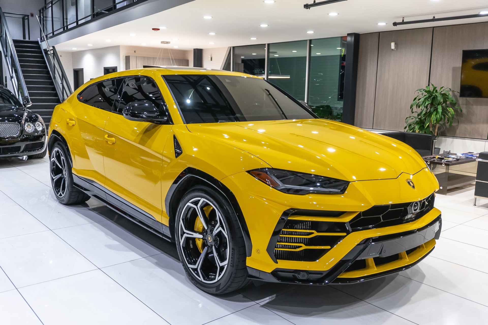 Used-2019-Lamborghini-Urus-SUV-FULL-ADAS-PACKAGE--CUSTOM-EXHAUST