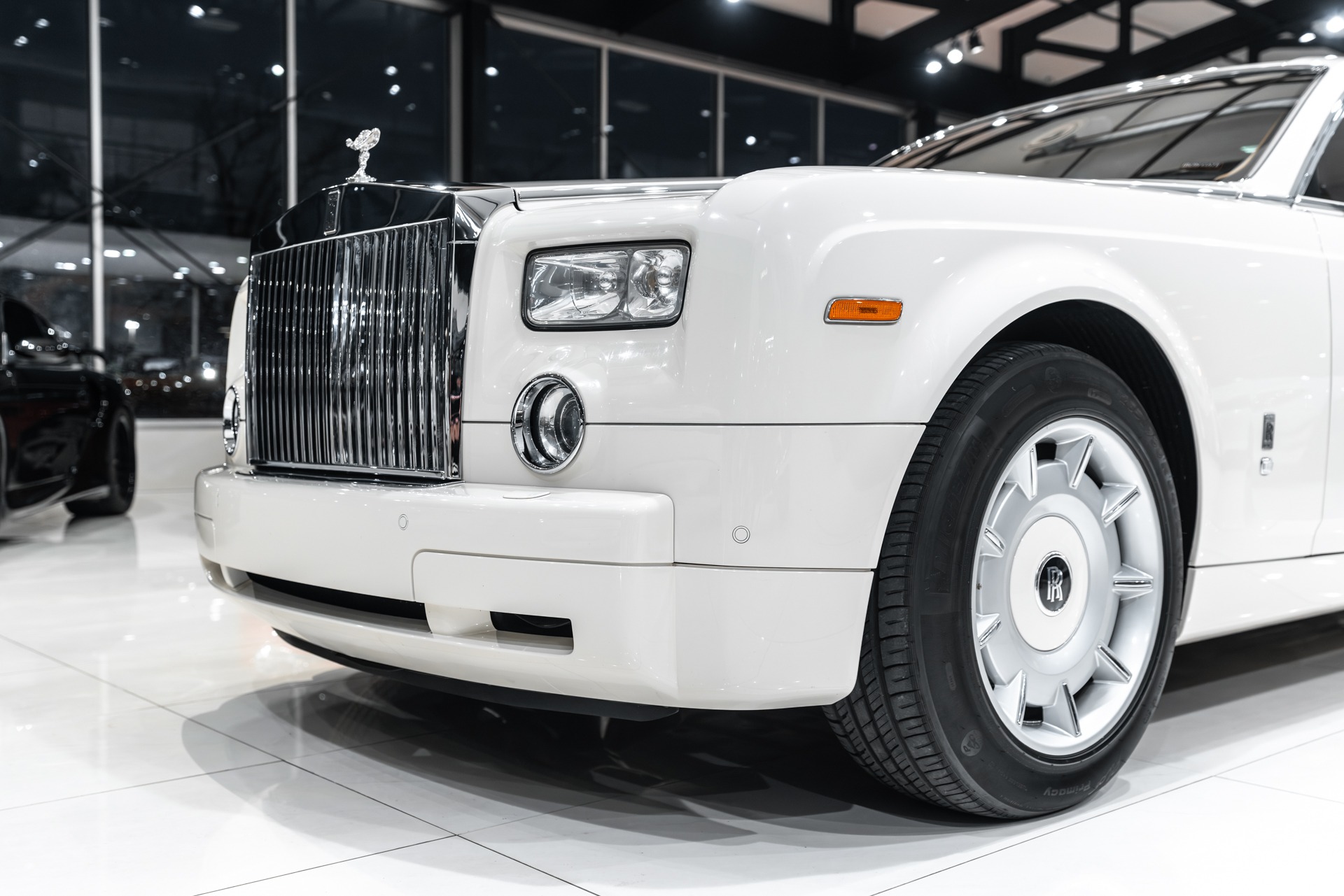 Used-2004-Rolls-Royce-Phantom-Sedan-GORGEOUS-Spec-LOW-Miles-Theater-Config-Indiv-Seats-MSRP-340K