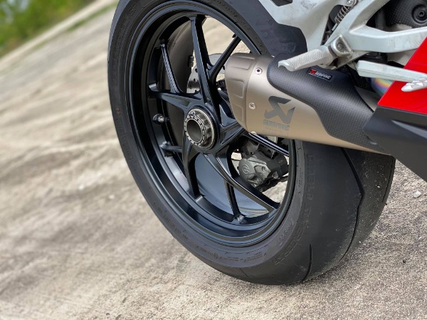 Used-2018-Ducati-Panigale-V4-AKRAPOVIC-EXHAUST---ONLY-2K-MILES