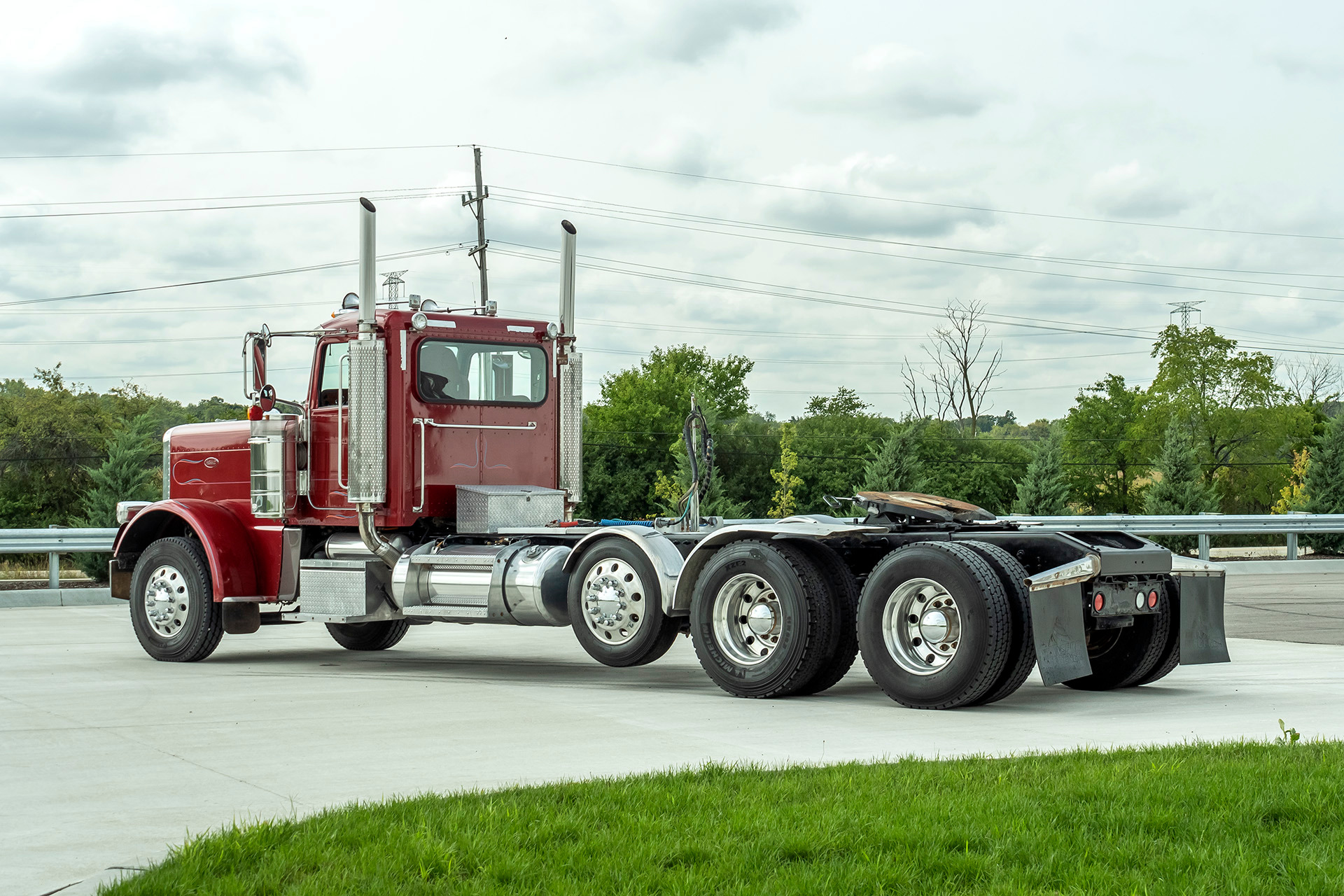 Used-2009-Peterbilt-389-Day-Cab---GLIDER---Steerable-Tri-Axle---Cummins---500hp