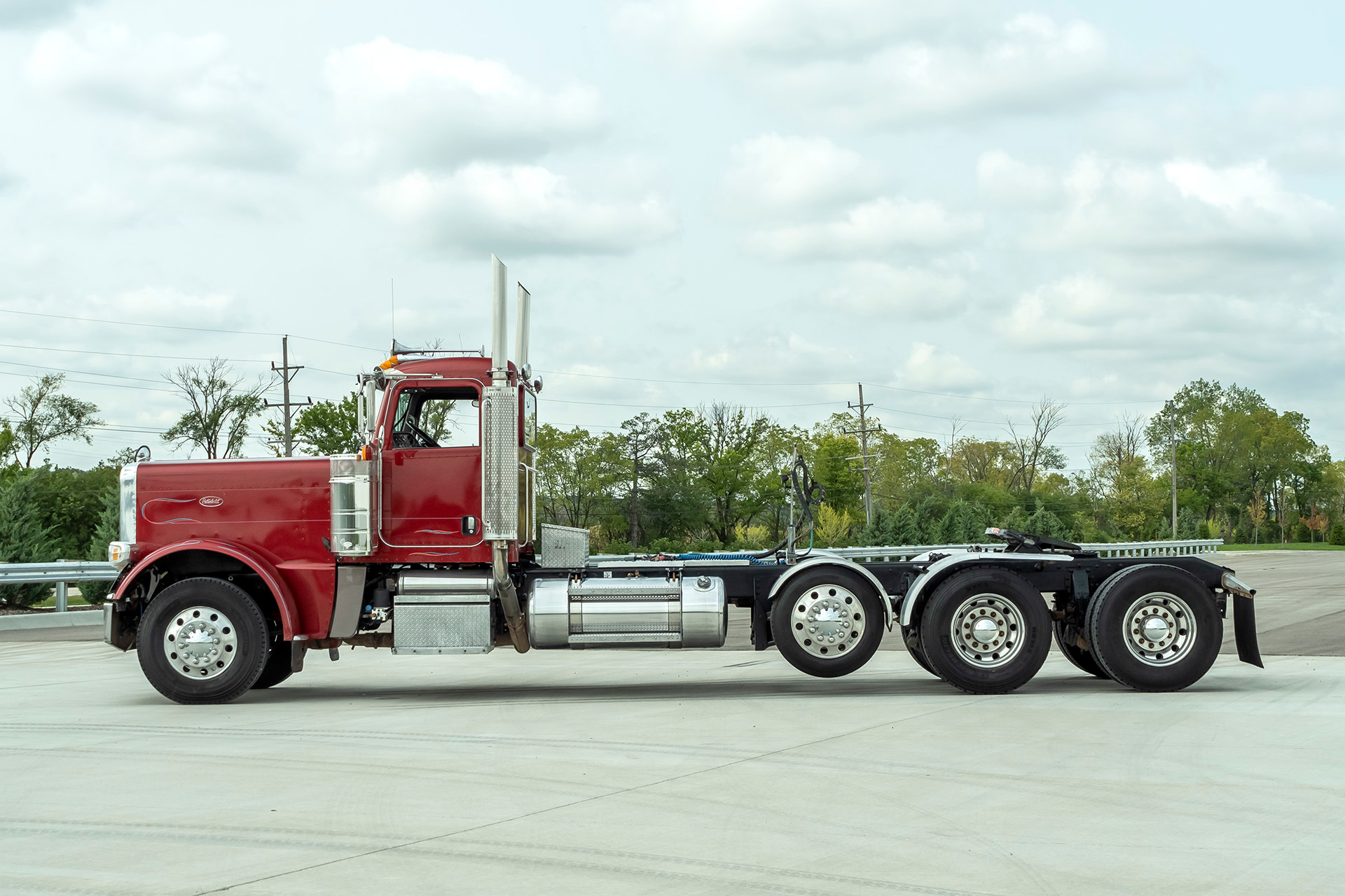 Used-2009-Peterbilt-389-Day-Cab---GLIDER---Steerable-Tri-Axle---Cummins---500hp