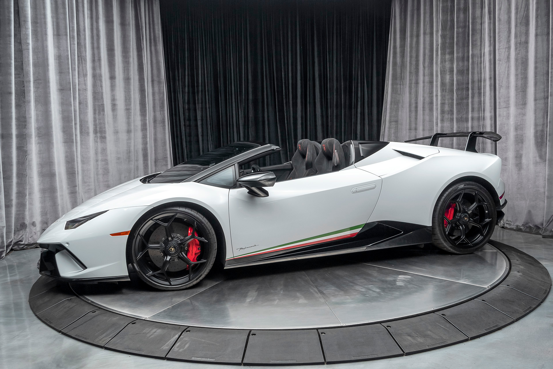 Used 2018 Lamborghini Huracan Lp640 4 Performante Spyder Original