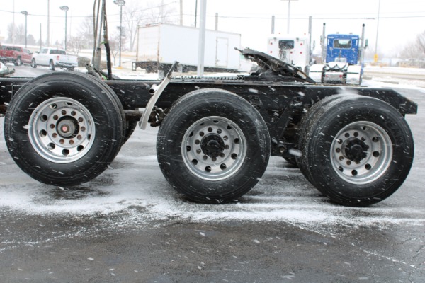 Used-2013-Kenworth-T800-Tri-Axle-Day-Cab---Cummins-ISX---450-Horsepower