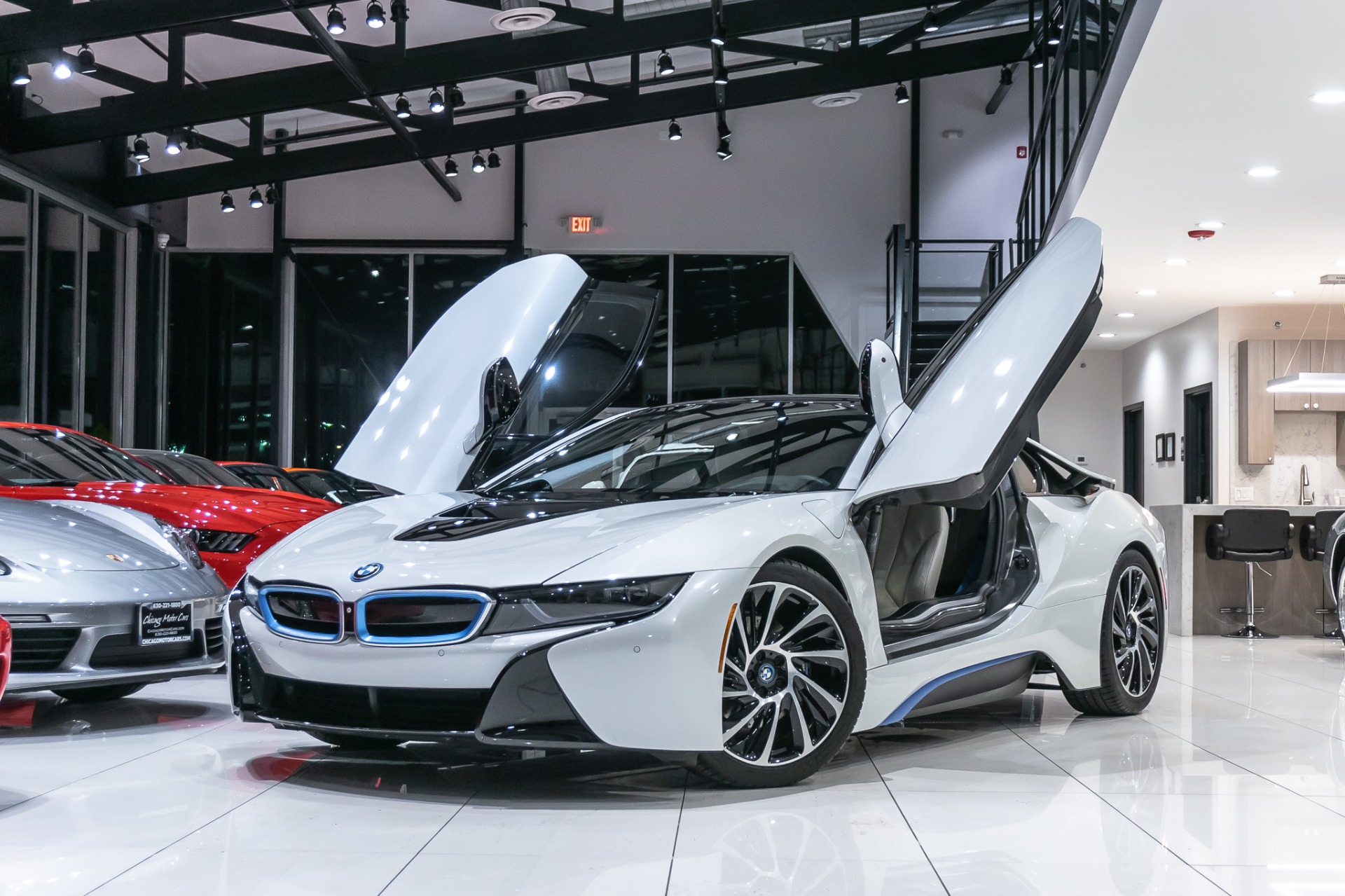 Bmw i8 white