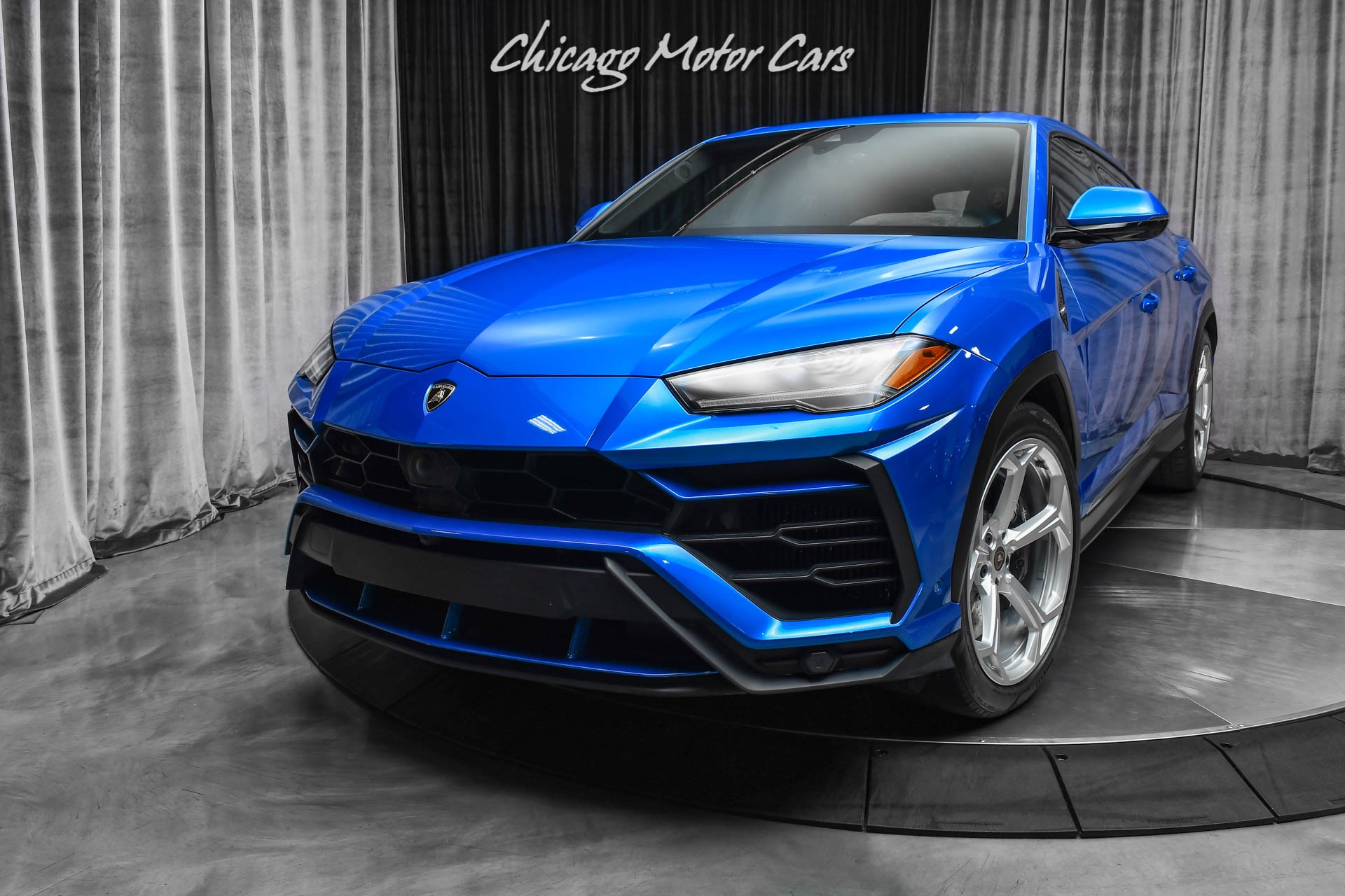 Used 2019 Lamborghini Urus Advanced 3D Sound! Pano Roof! Off-Road Modes!  Loaded! For Sale (Special Pricing) | Chicago Motor Cars Stock #18350A