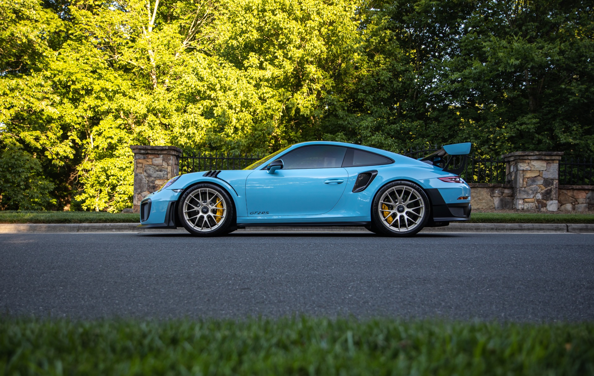 Used-2018-Porsche-911-GT2-RS-Weissach-Package-PTS-GULF-BLUE-Only-991-Miles-Collector-Quality