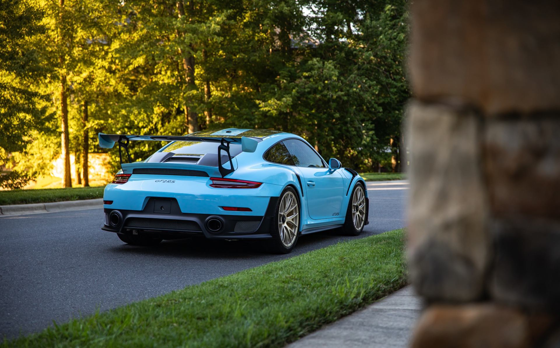 Used-2018-Porsche-911-GT2-RS-Weissach-Package-PTS-GULF-BLUE-Only-991-Miles-Collector-Quality