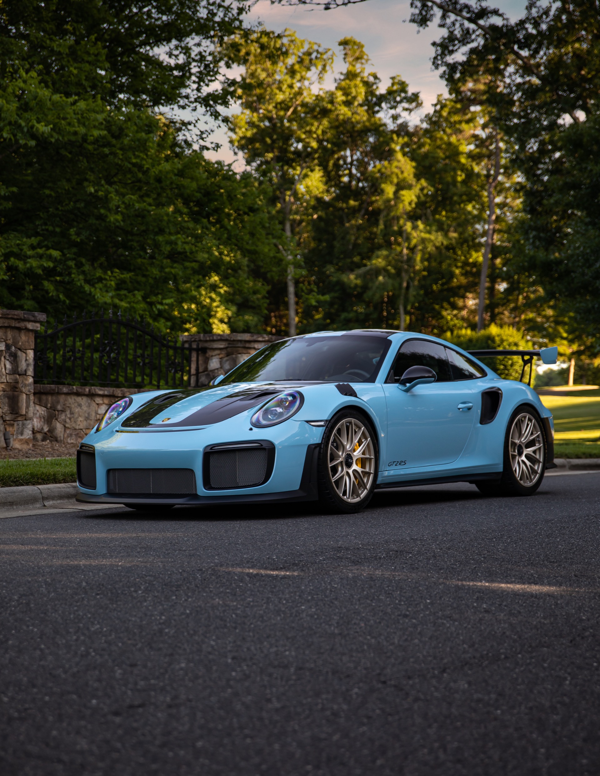 Used-2018-Porsche-911-GT2-RS-Weissach-Package-PTS-GULF-BLUE-Only-991-Miles-Collector-Quality