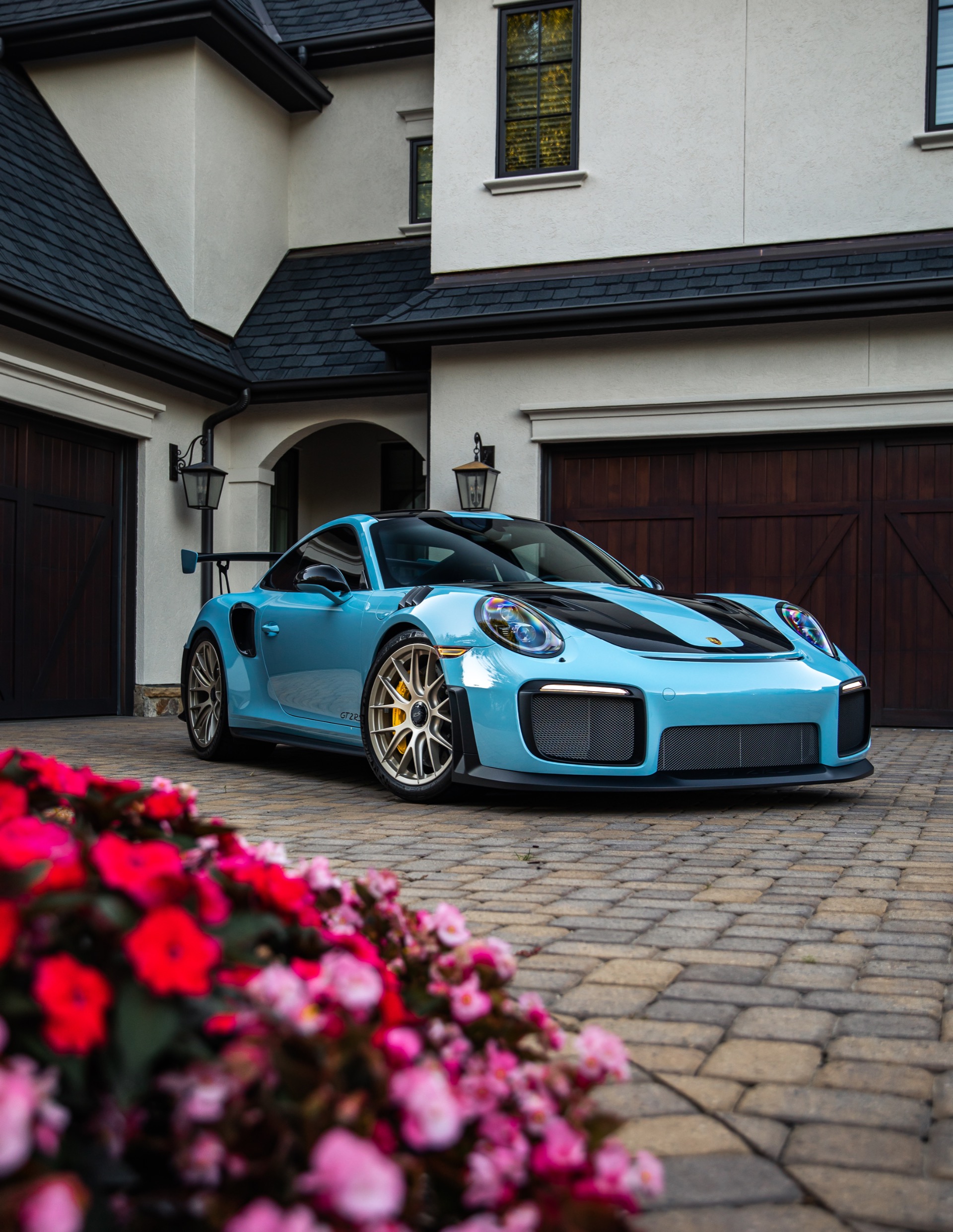 Used-2018-Porsche-911-GT2-RS-Weissach-Package-PTS-GULF-BLUE-Only-991-Miles-Collector-Quality