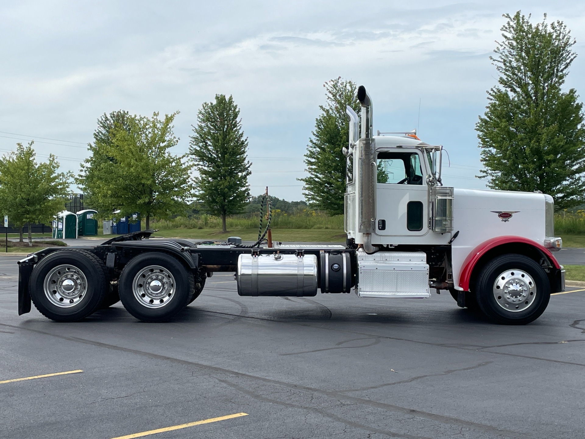 Used 2015 Peterbilt 389 Day CabCummins ISX15485hp18 Speed43K REARS