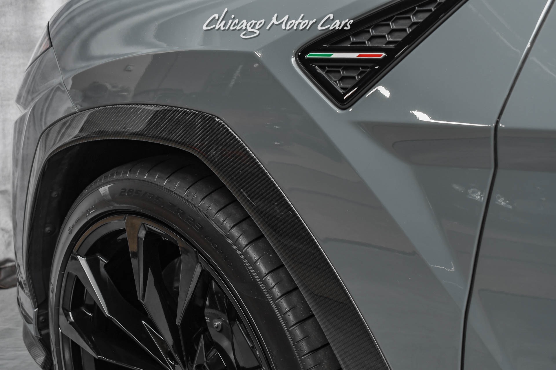 Used-2021-Lamborghini-Urus-SUV-HUGE-MSRP-LOADED-Full-PPF-RARE-Paint-Akrapovic-Exhaust