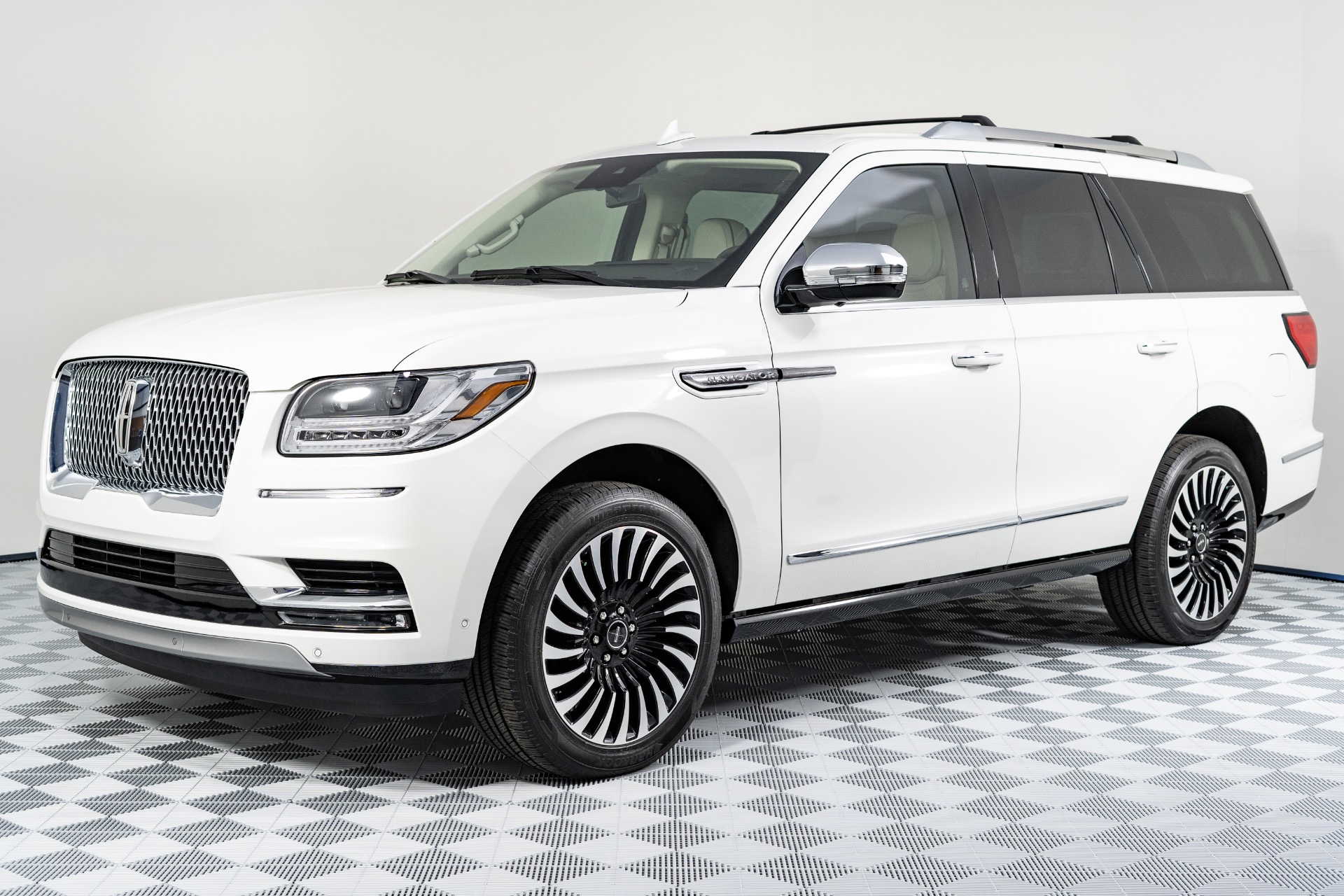 Used-2021-Lincoln-Navigator-Black-Label-SUV-Low-Miles-Pano-Roof-Adaptive-Cruise-Loaded-Only-400-Miles