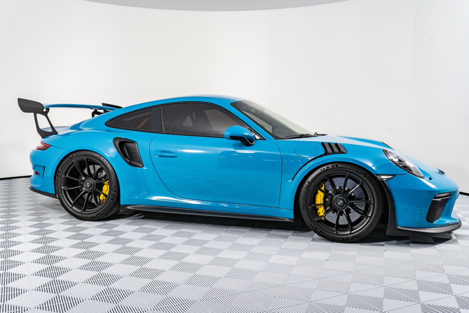 gt3 porsche riviara blue