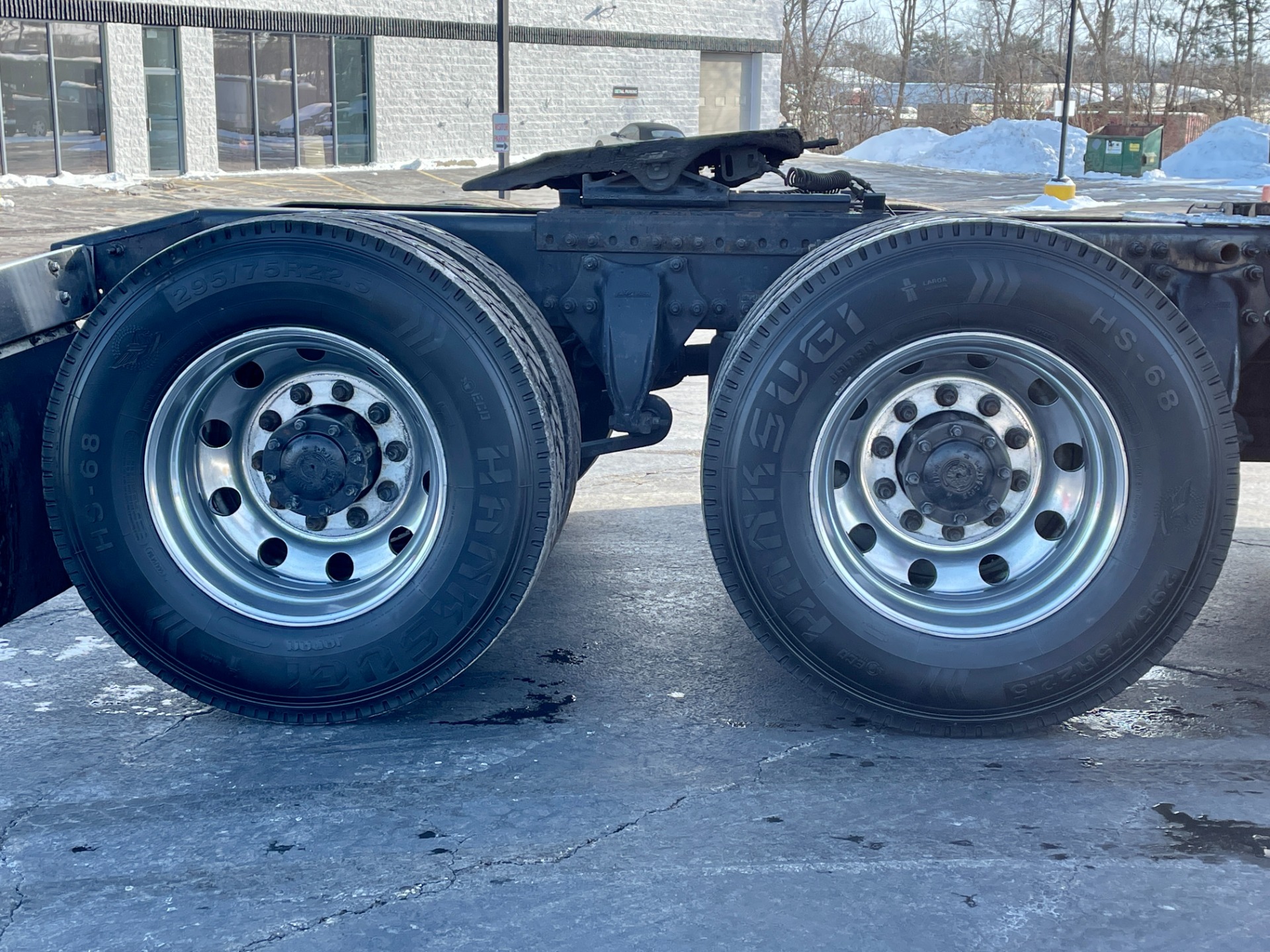 freightliner tire size