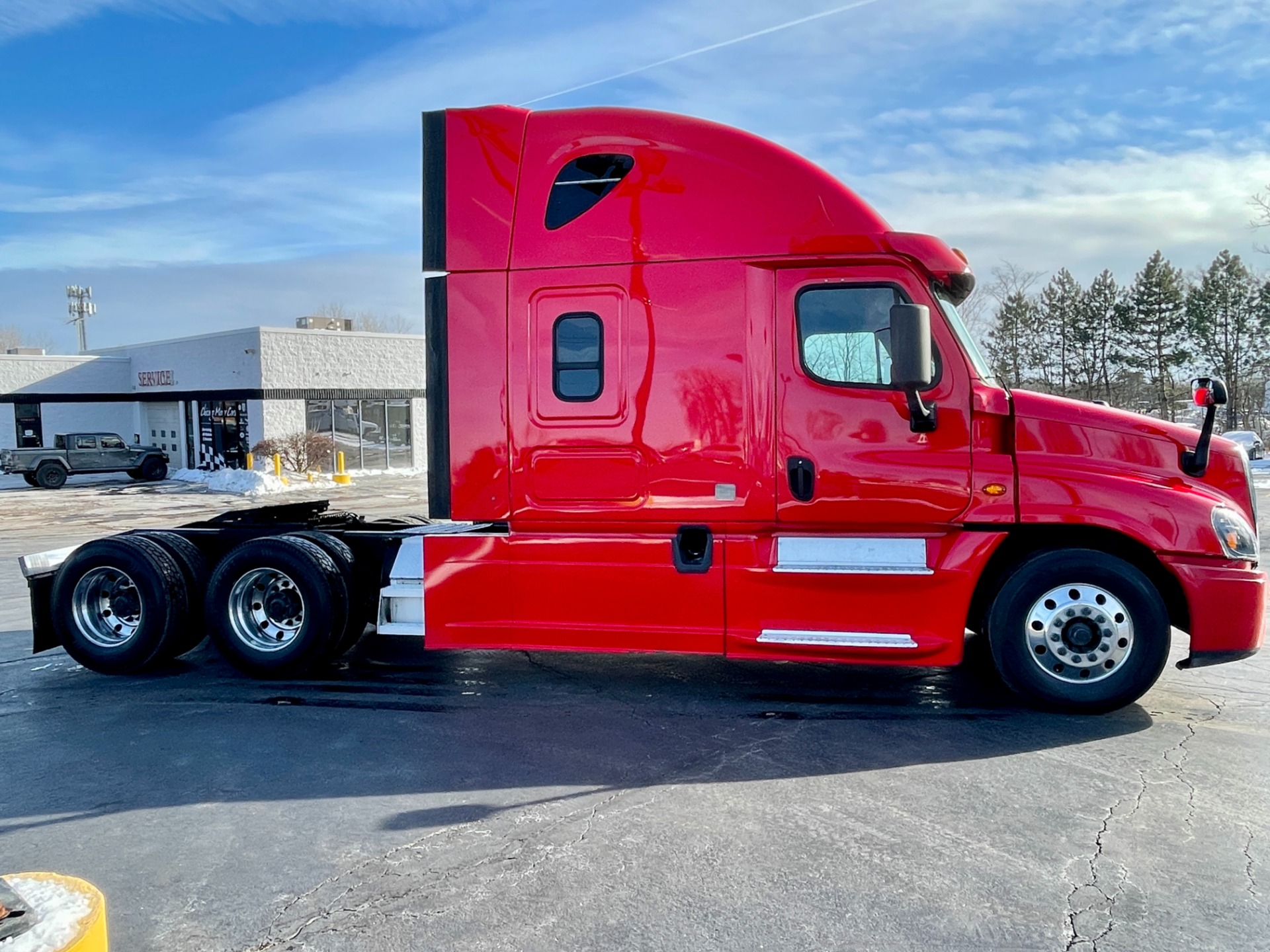 Used-2016-Freightliner-Cascadia-125-Evolution-Sleeper---Cummins-ISX-450-HP---10-Speed-Manual