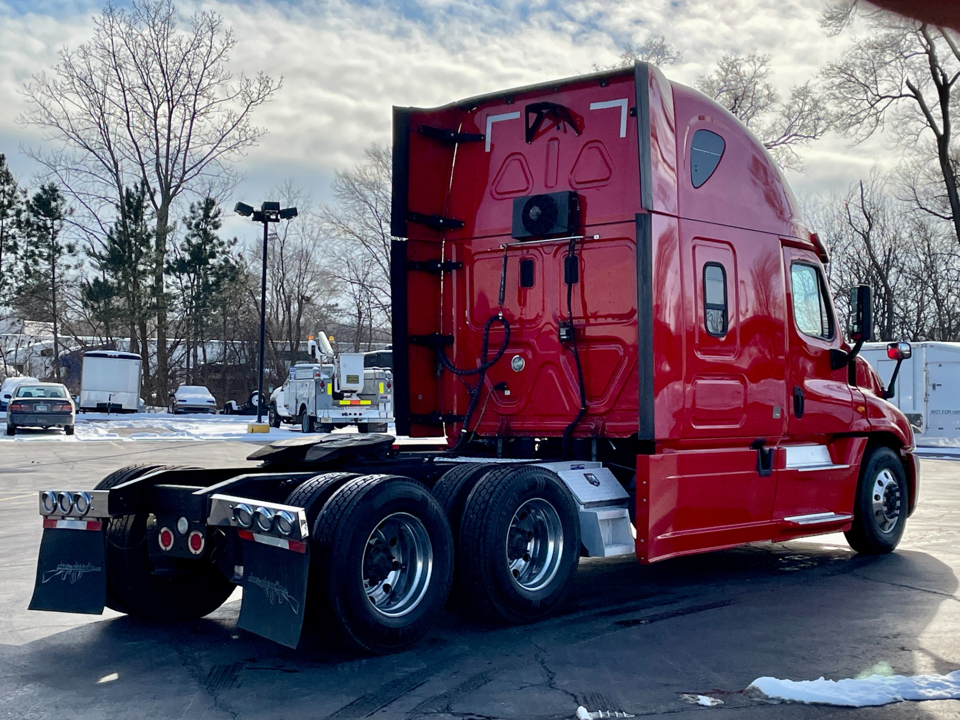 Used-2016-Freightliner-Cascadia-125-Evolution-Sleeper---Cummins-ISX-450-HP---10-Speed-Manual