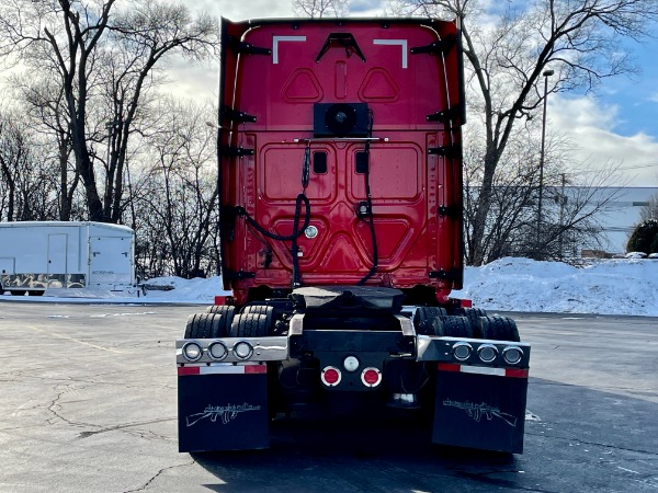 Used-2016-Freightliner-Cascadia-125-Evolution-Sleeper---Cummins-ISX-450-HP---10-Speed-Manual