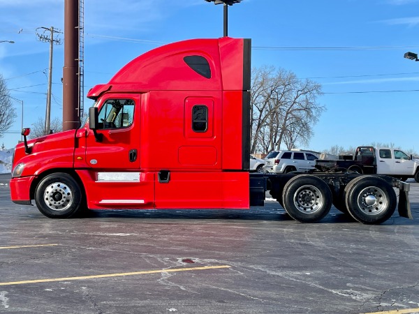 Used-2016-Freightliner-Cascadia-125-Evolution-Sleeper---Cummins-ISX-450-HP---10-Speed-Manual