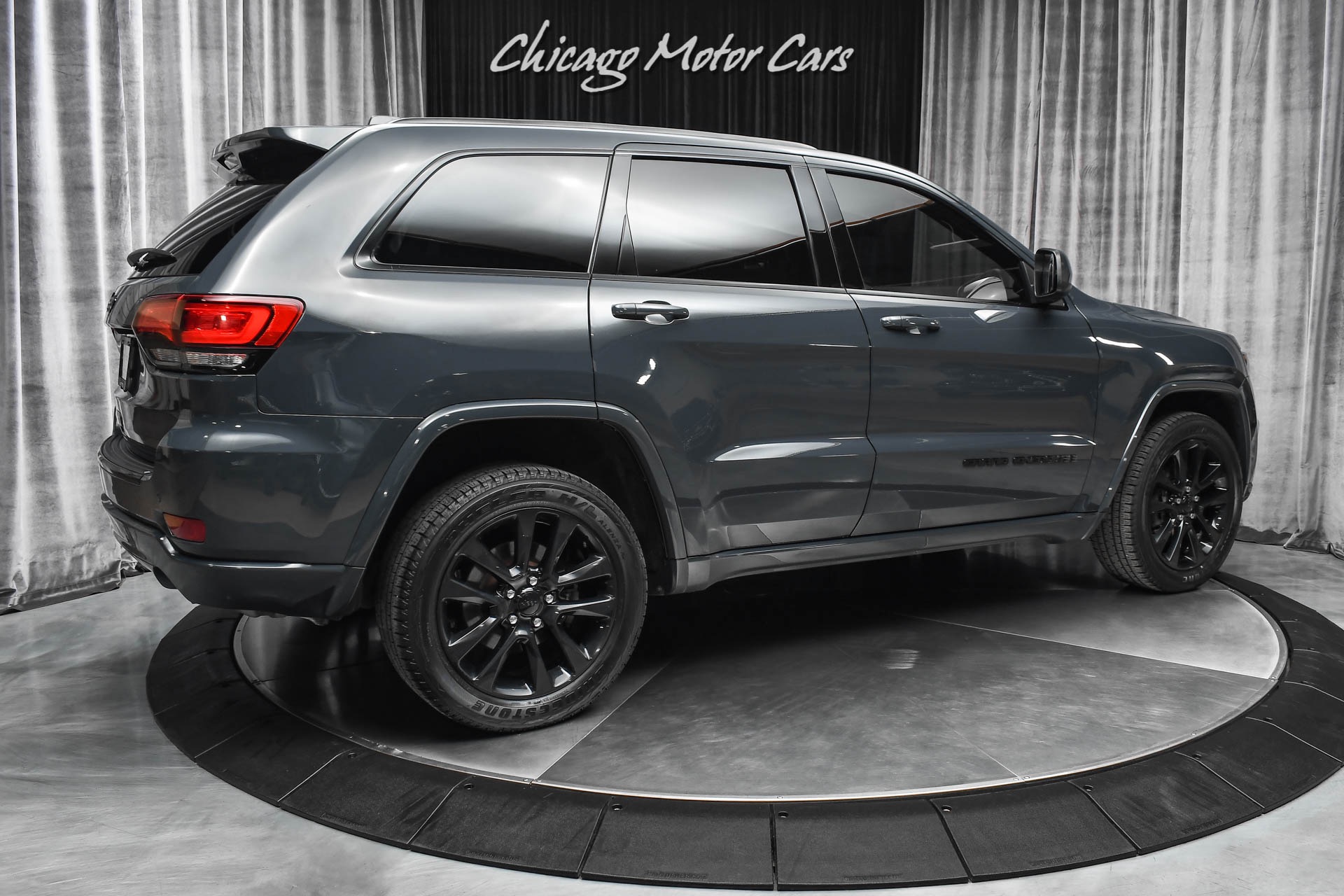 https://www.chicagomotorcars.com/imagetag/9249/5/l/Used-2017-Jeep-Grand-Cherokee-Altitude-SUV-RARE-Rhino-Grey-Paint-UConnect-84-Display-20inch-Wheels.jpg