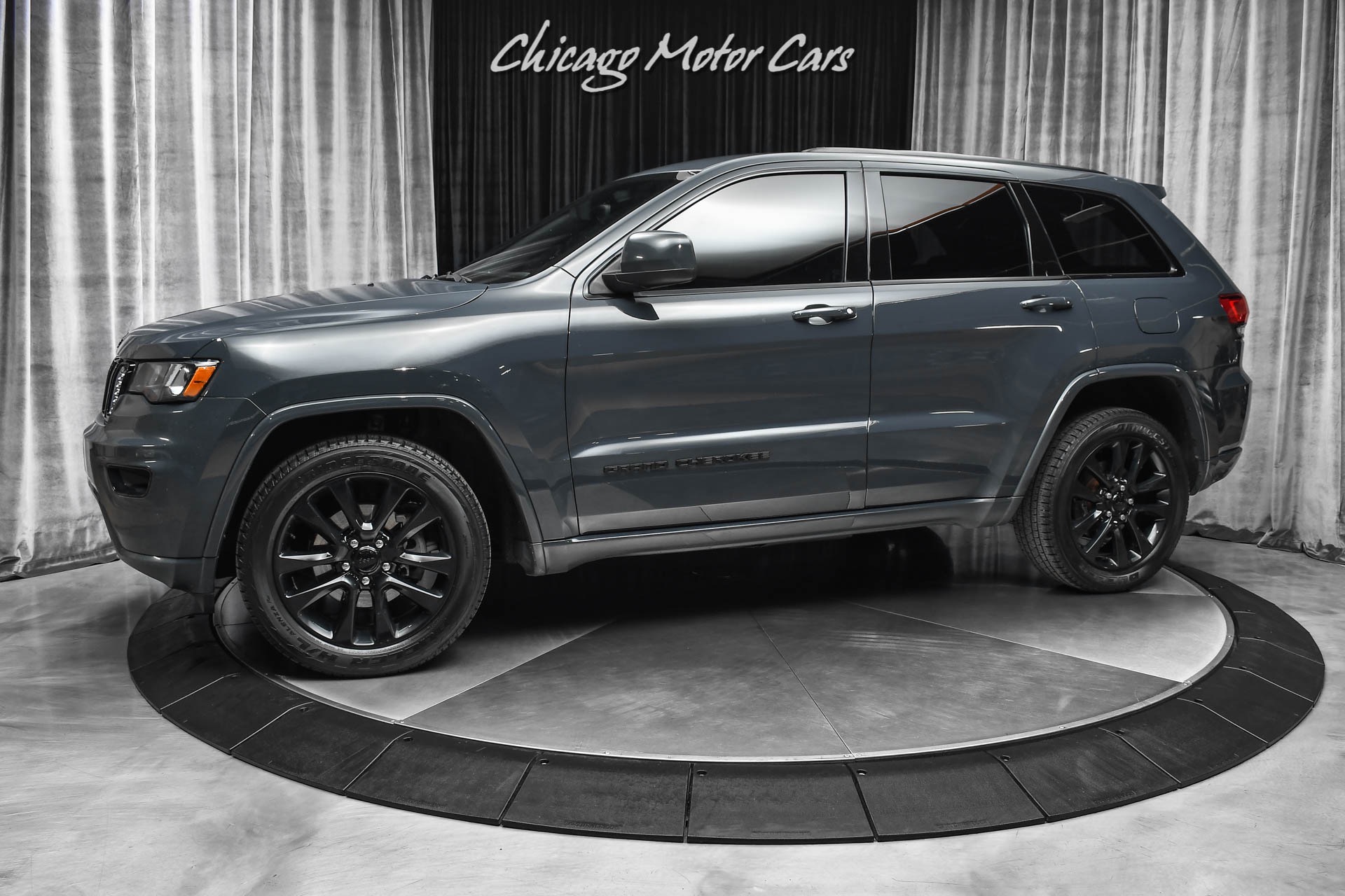 Used 2017 Jeep Grand Cherokee Altitude SUV RARE Rhino Grey Paint UConnect  8.4 Display 20inch Wheels For Sale (Special Pricing)