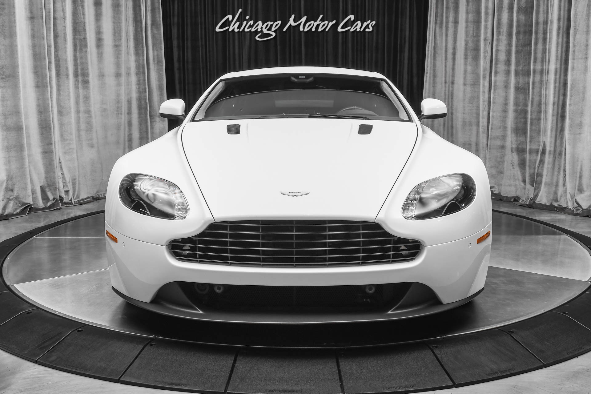 Used-2015-Aston-Martin-V8-Vantage-GT-Coupe-Speedway-White-ONLY-8K-Miles-Well-Equipped