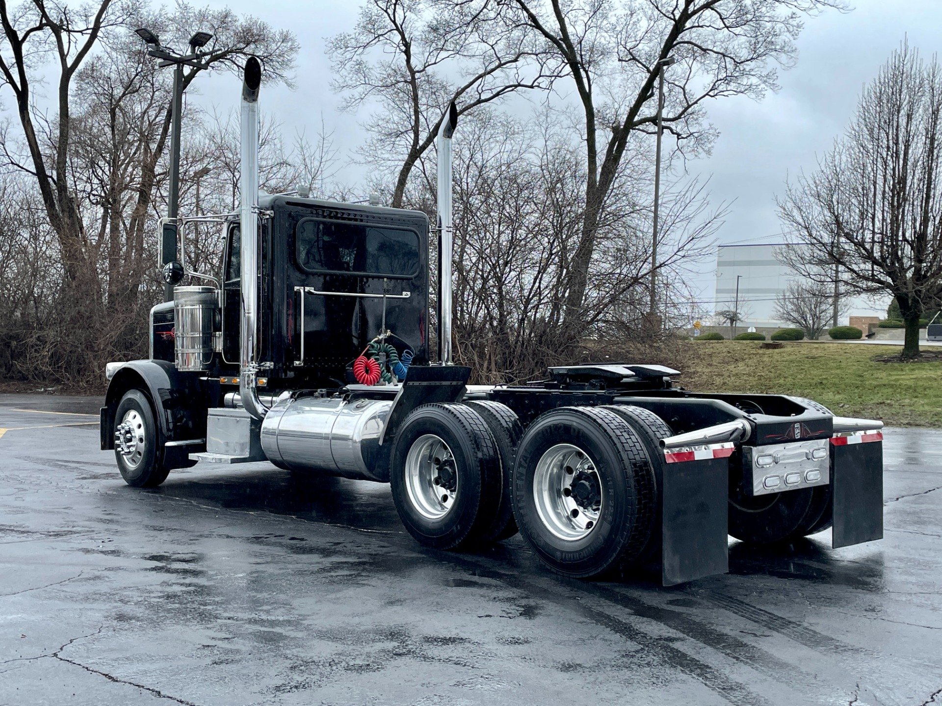 Used 2010 Peterbilt 388 Day Cab Cummins ISX - 485 HP - 10 Speed 