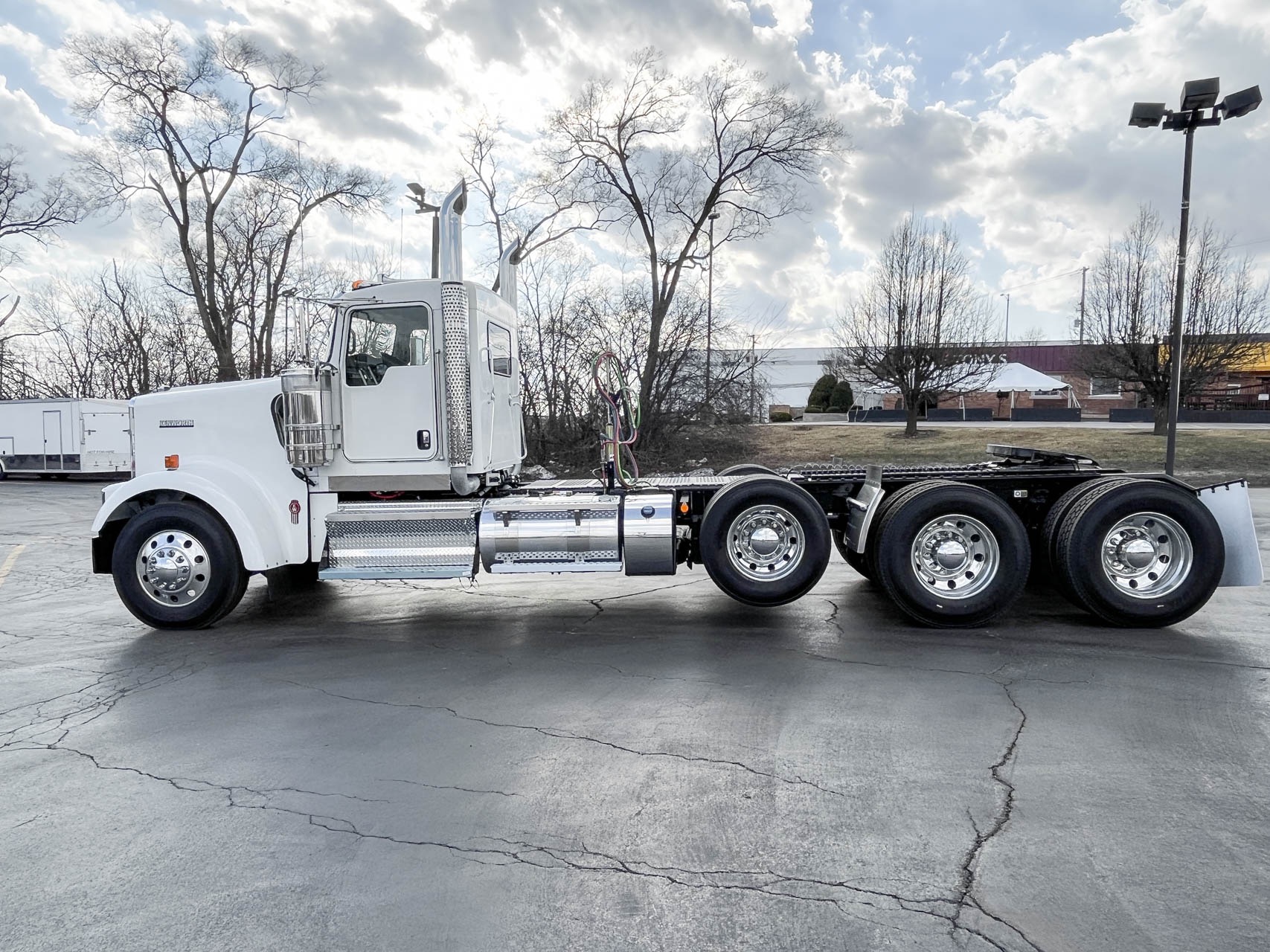 Used 2023 Kenworth W900L Day Cab Cummins X15 565 HP 18 Speed Tri