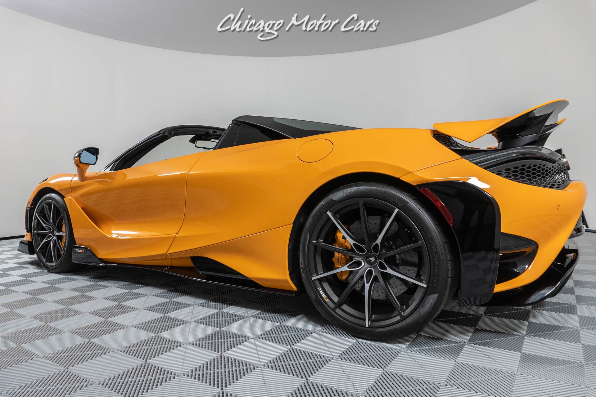 Used-2022-McLaren-765LT-Spider-Only-100-Miles-Many-MSO-Options-Super-RARE-Perfect