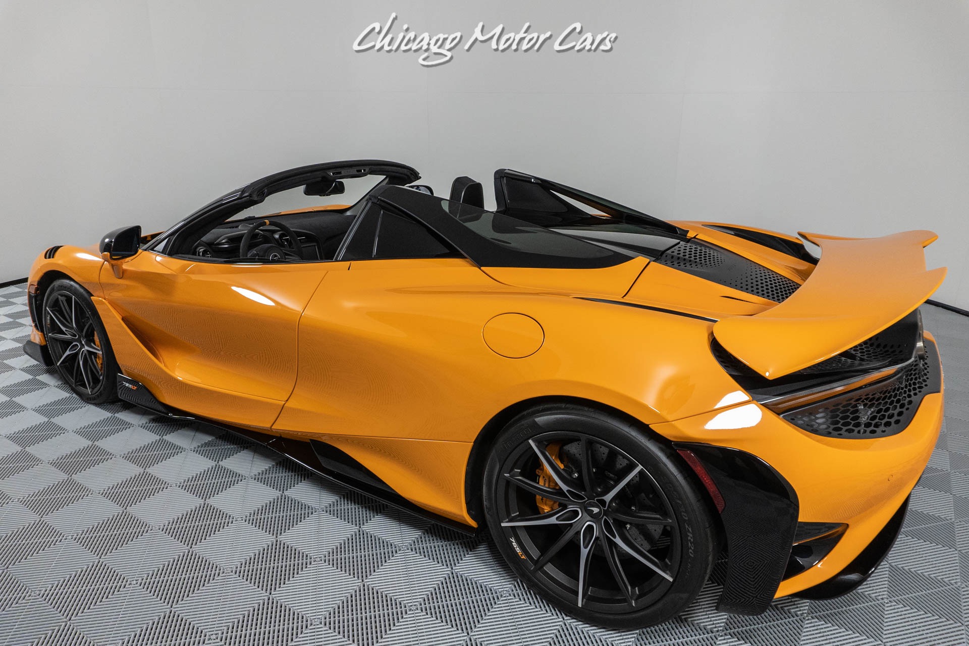 Used-2022-McLaren-765LT-Spider-Only-100-Miles-Many-MSO-Options-Super-RARE-Perfect