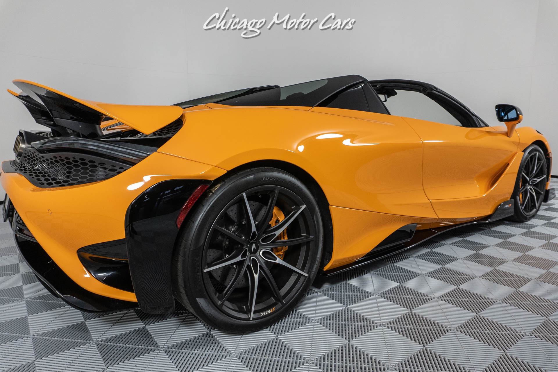 Used-2022-McLaren-765LT-Spider-Only-100-Miles-Many-MSO-Options-Super-RARE-Perfect