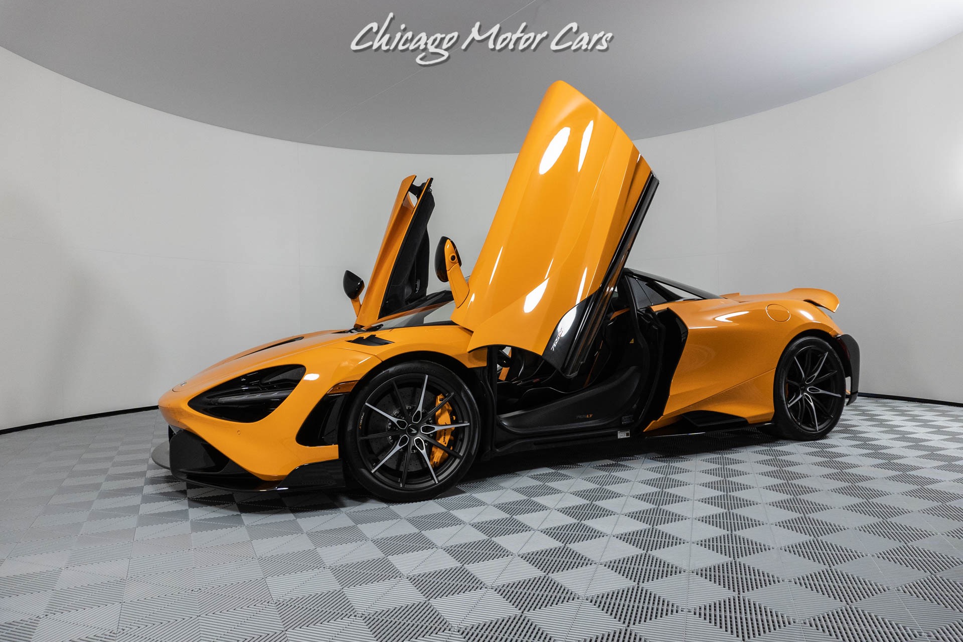 Used-2022-McLaren-765LT-Spider-Only-100-Miles-Many-MSO-Options-Super-RARE-Perfect