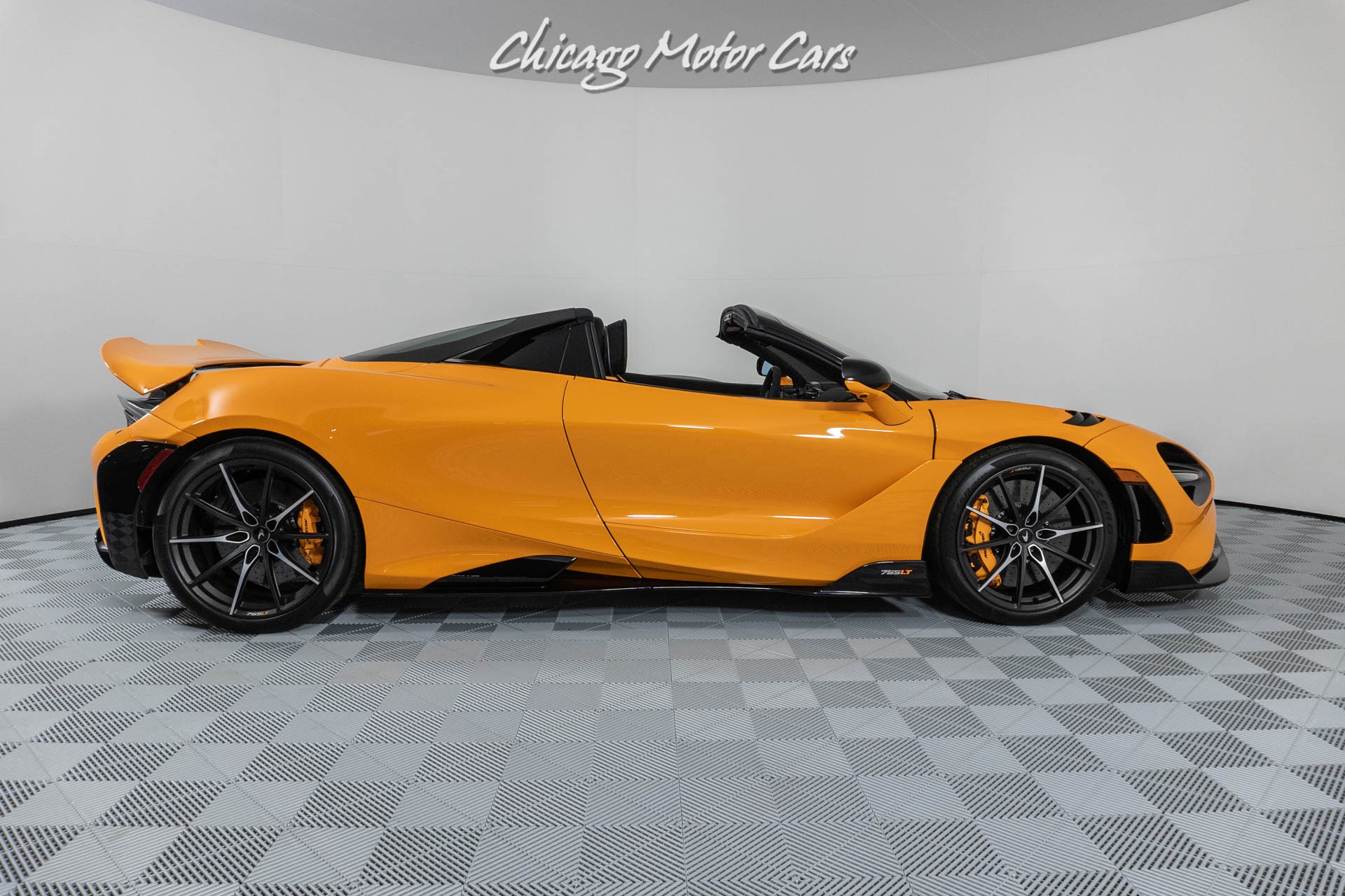 Used-2022-McLaren-765LT-Spider-Only-100-Miles-Many-MSO-Options-Super-RARE-Perfect