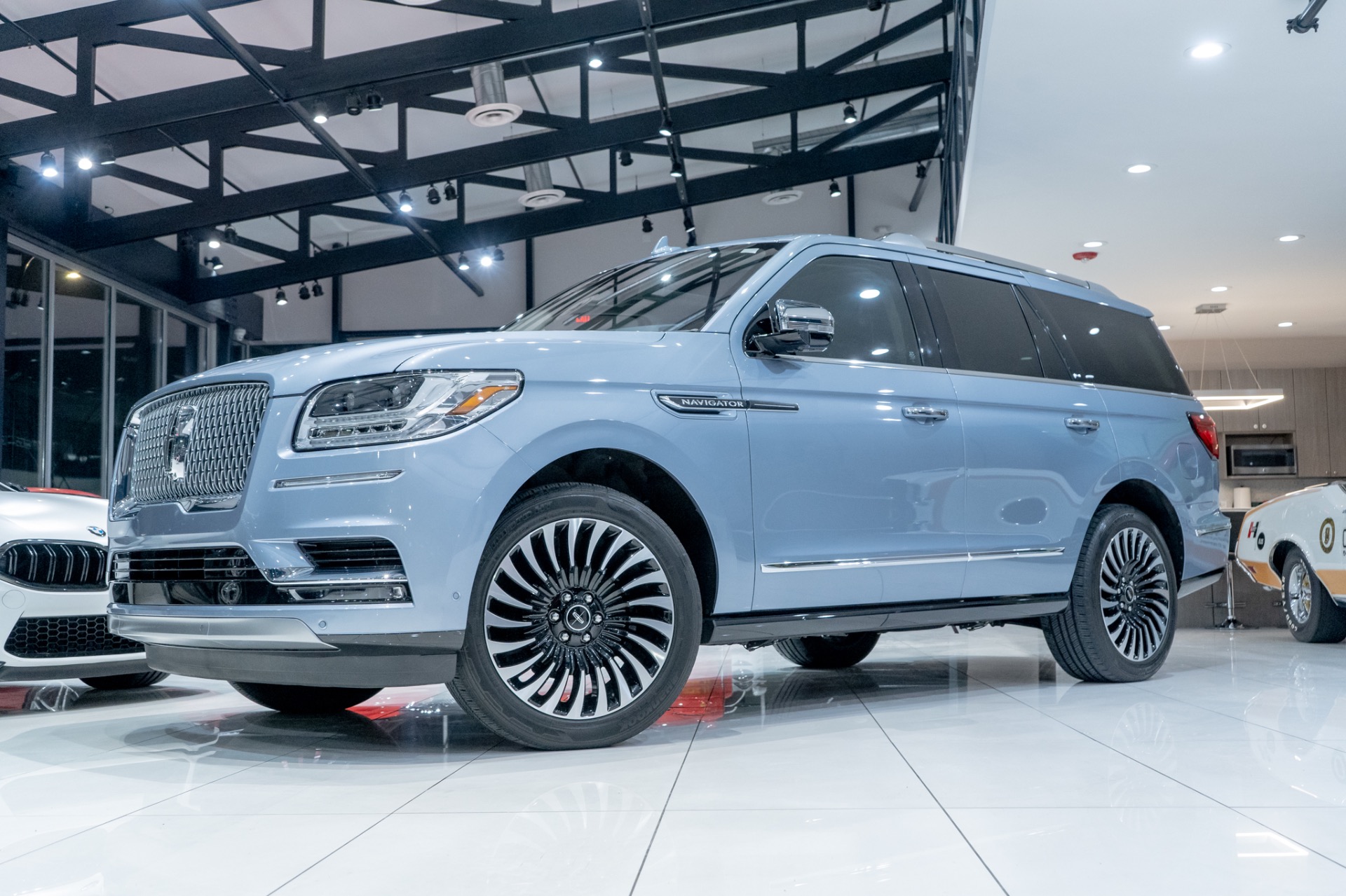 Used-2018-Lincoln-Navigator-Black-Label-SUV-Top-of-the-Line-Model-SUPER-Luxurious-3-Row-SUV