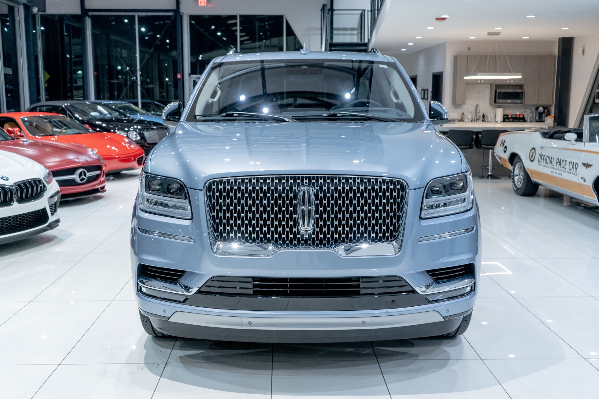 Used-2018-Lincoln-Navigator-Black-Label-SUV-Top-of-the-Line-Model-SUPER-Luxurious-3-Row-SUV