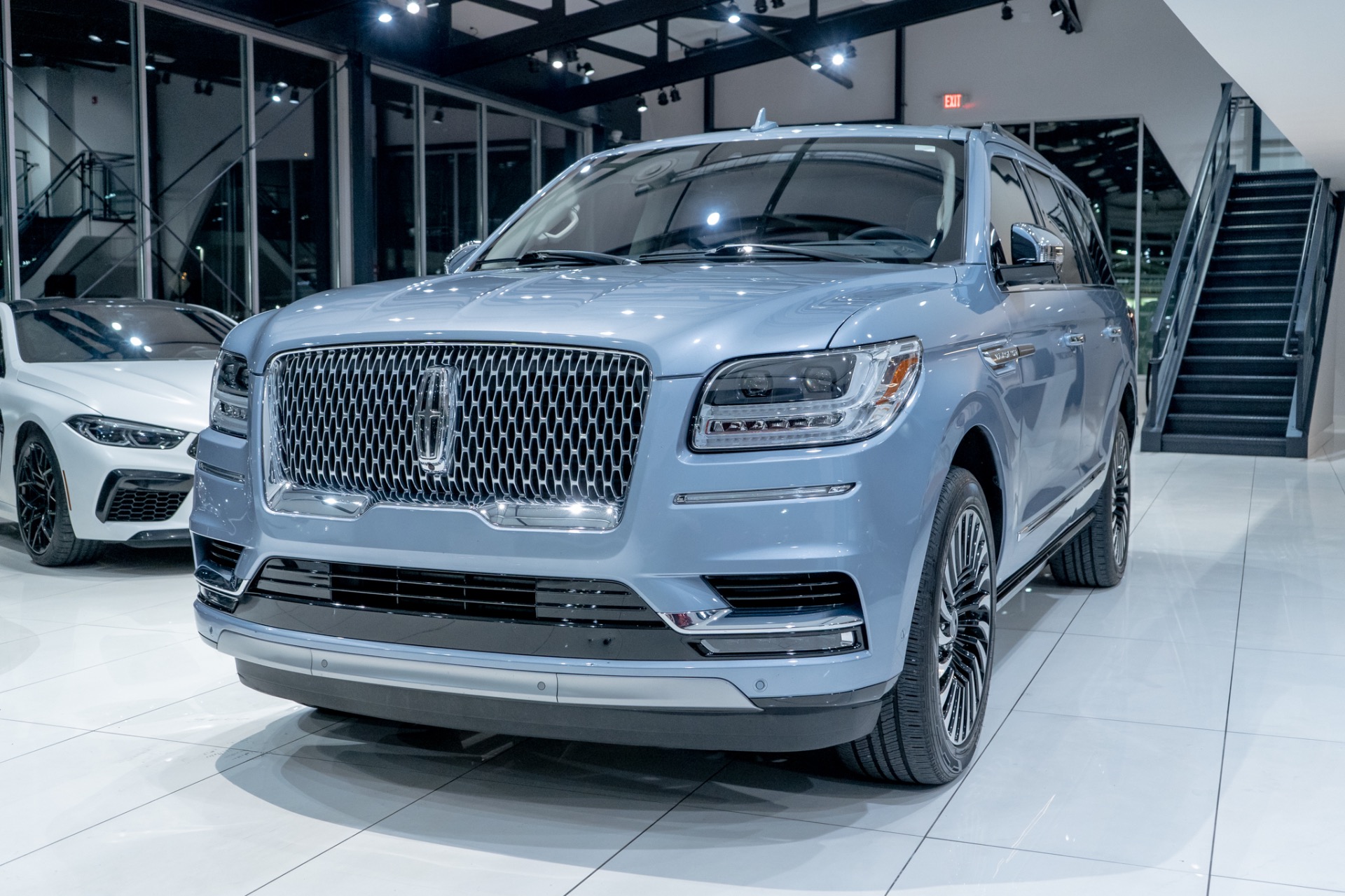 Used-2018-Lincoln-Navigator-Black-Label-SUV-Top-of-the-Line-Model-SUPER-Luxurious-3-Row-SUV