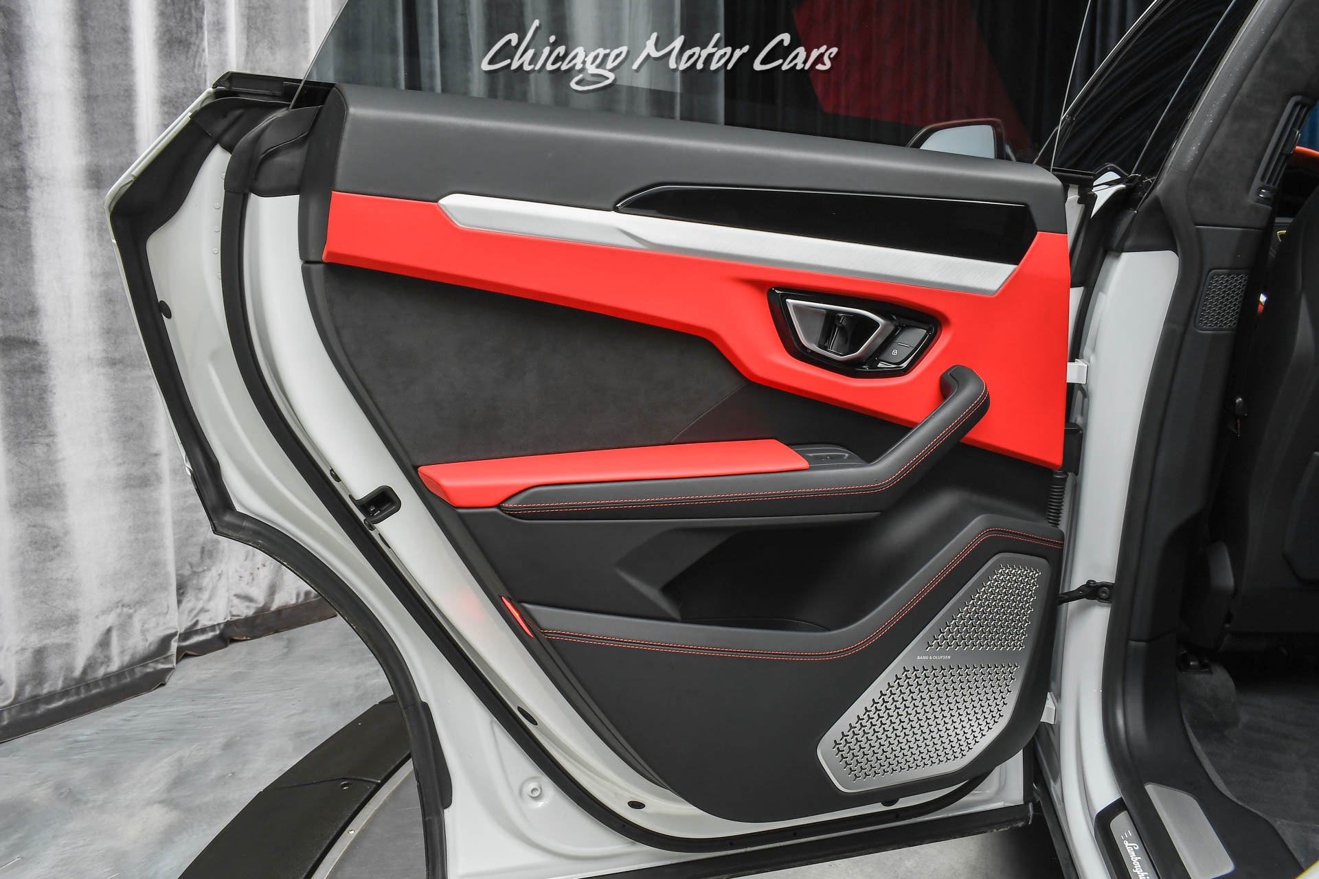 Used-2020-Lamborghini-Urus-SUV-Hot-Color-Combo-B-O-3D-Style-Package-Front-PPF-LOADED