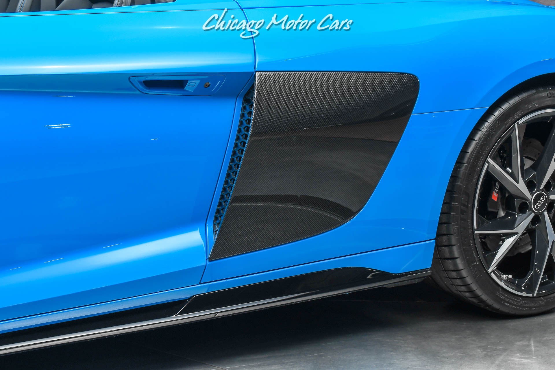 Used-2022-Audi-R8-52-V10-performance-Spyder-Convertible-ONLY-317-Miles-Riviera-Blue-Carbon