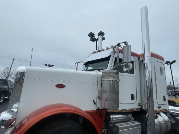 Used-2011-Peterbilt-388-Flat-Top-Sleeper---Cummins-435-Horsepower---13-Speed-Manual