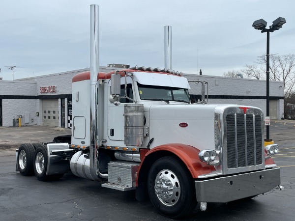 Used-2011-Peterbilt-388-Flat-Top-Sleeper---Cummins-435-Horsepower---13-Speed-Manual