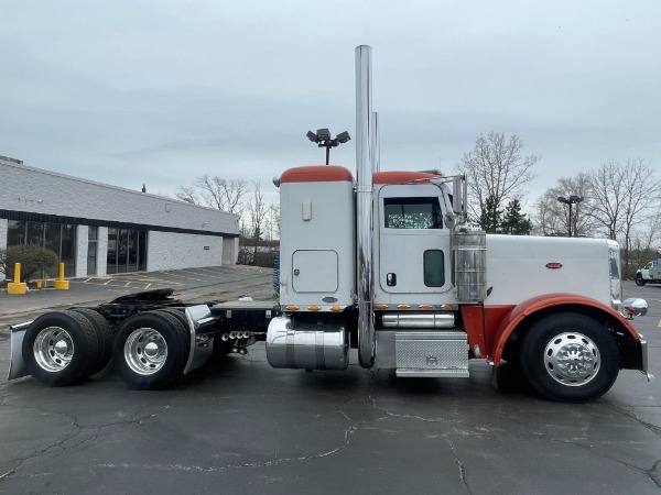 Used-2011-Peterbilt-388-Flat-Top-Sleeper---Cummins-435-Horsepower---13-Speed-Manual