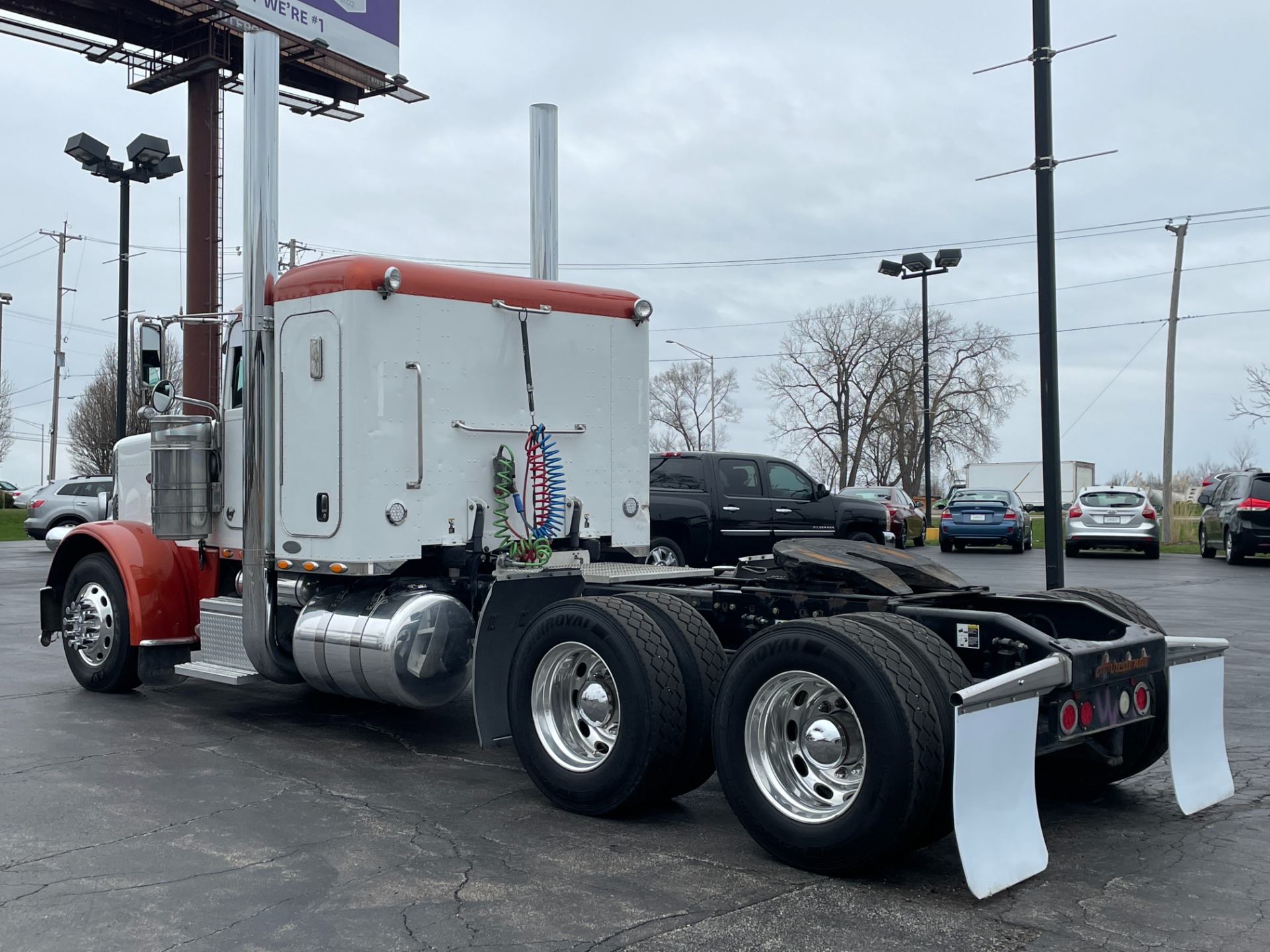 Used-2011-Peterbilt-388-Flat-Top-Sleeper---Cummins-435-Horsepower---13-Speed-Manual