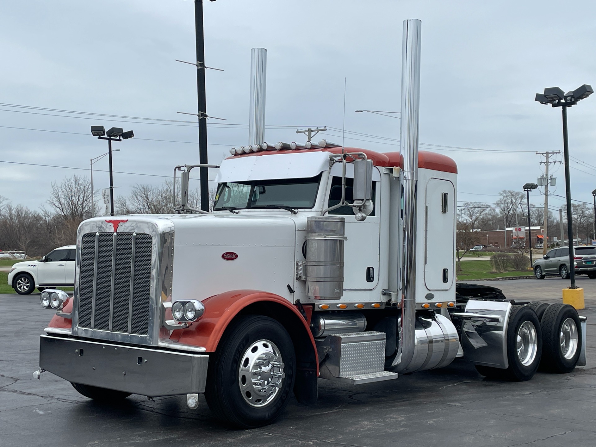 Used-2011-Peterbilt-388-Flat-Top-Sleeper---Cummins-435-Horsepower---13-Speed-Manual