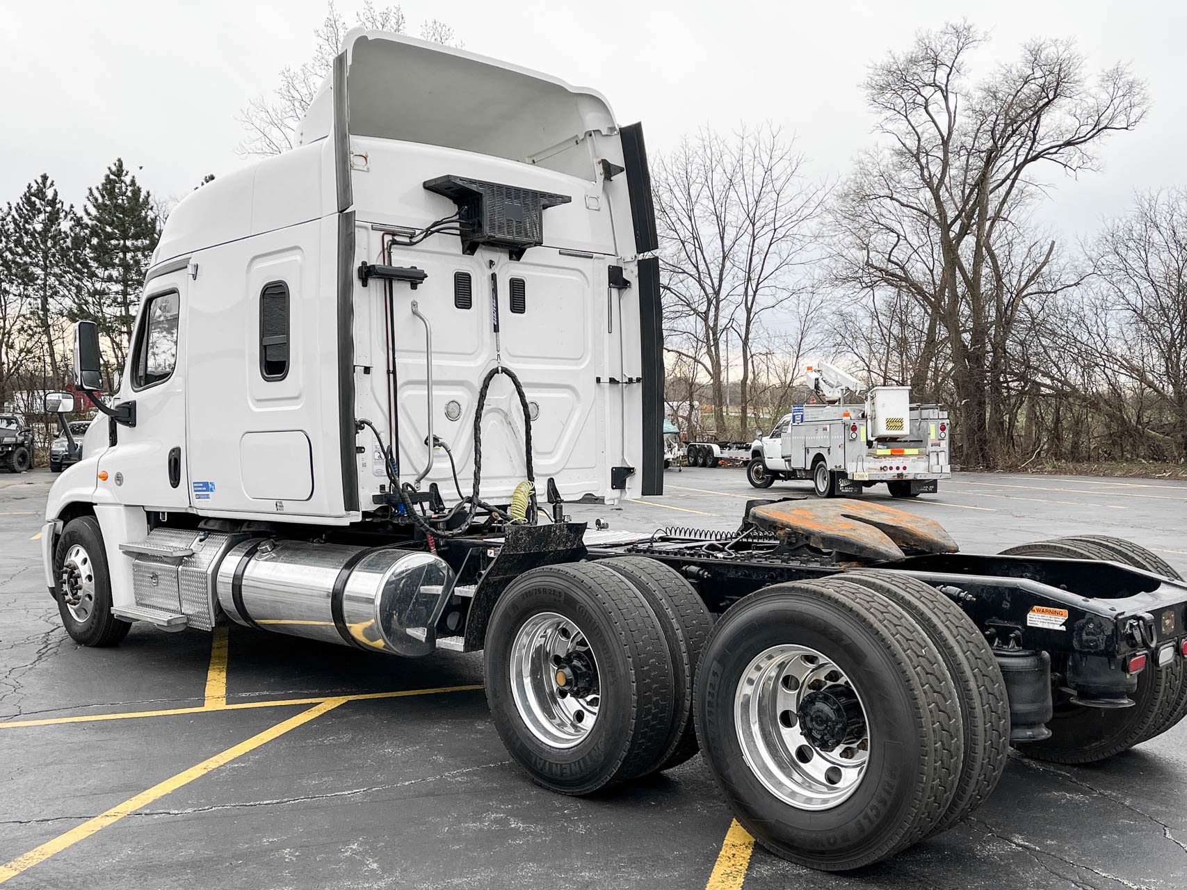 Used 2013 Freightliner Cascadia 125 Extended Sleeper - Detroit Diesel 